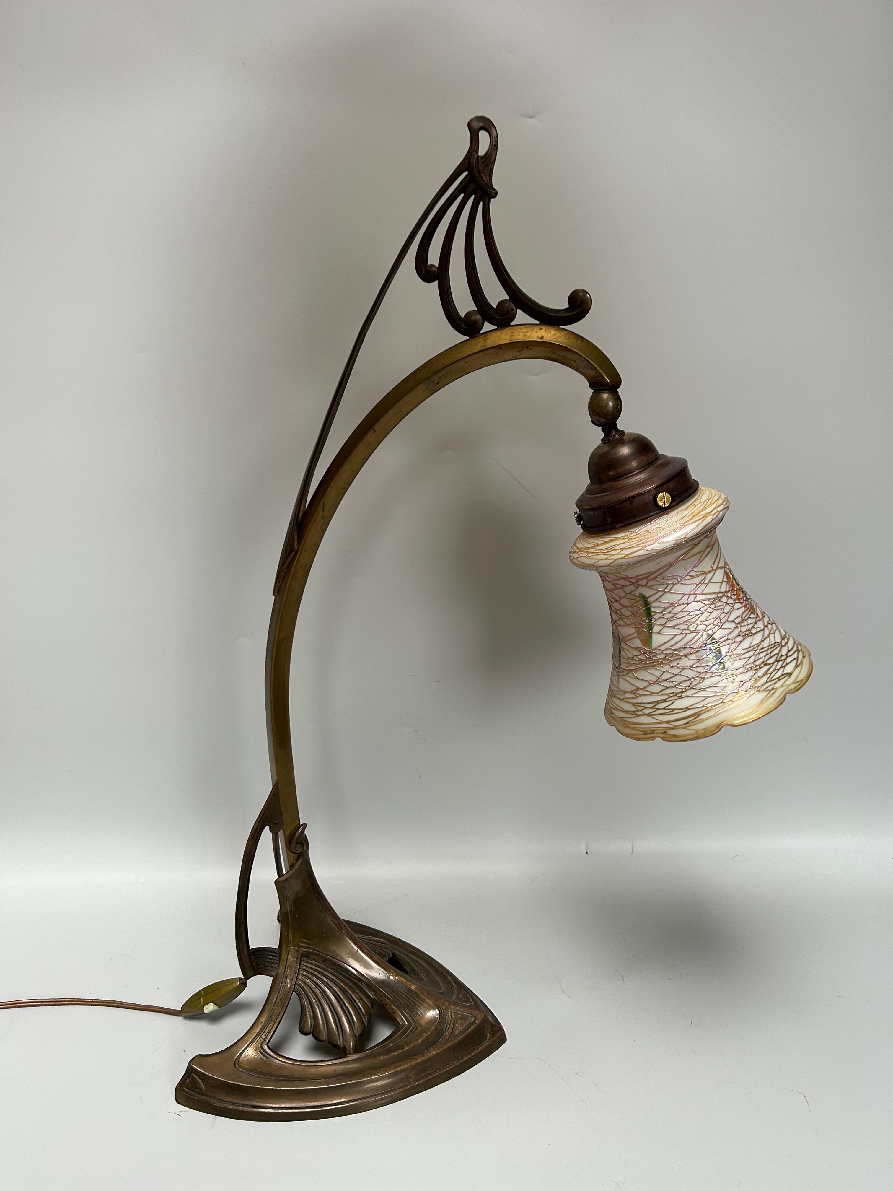 Lámpara Art Nouveau de Quezal en venta 1