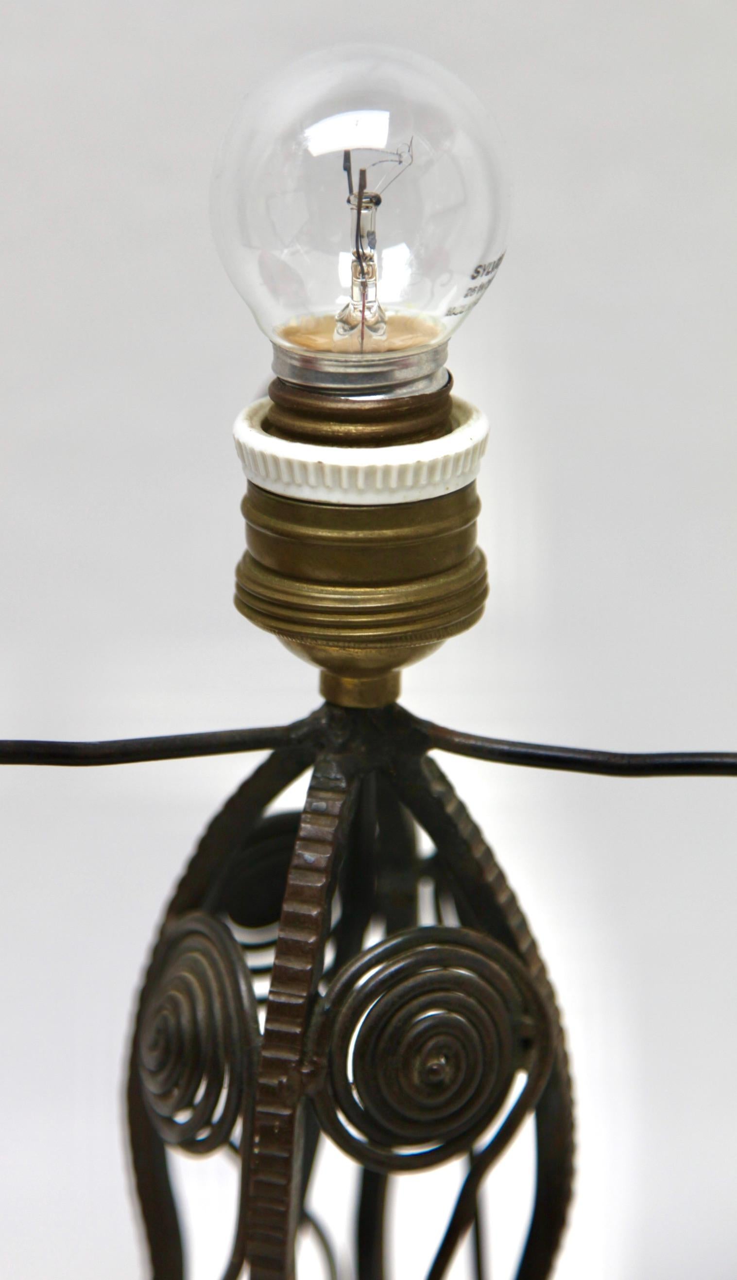 Lampe Art Nouveau en fer forgé avec abat-jour en verre Scailmont, Belgique, années 1930 en vente 5