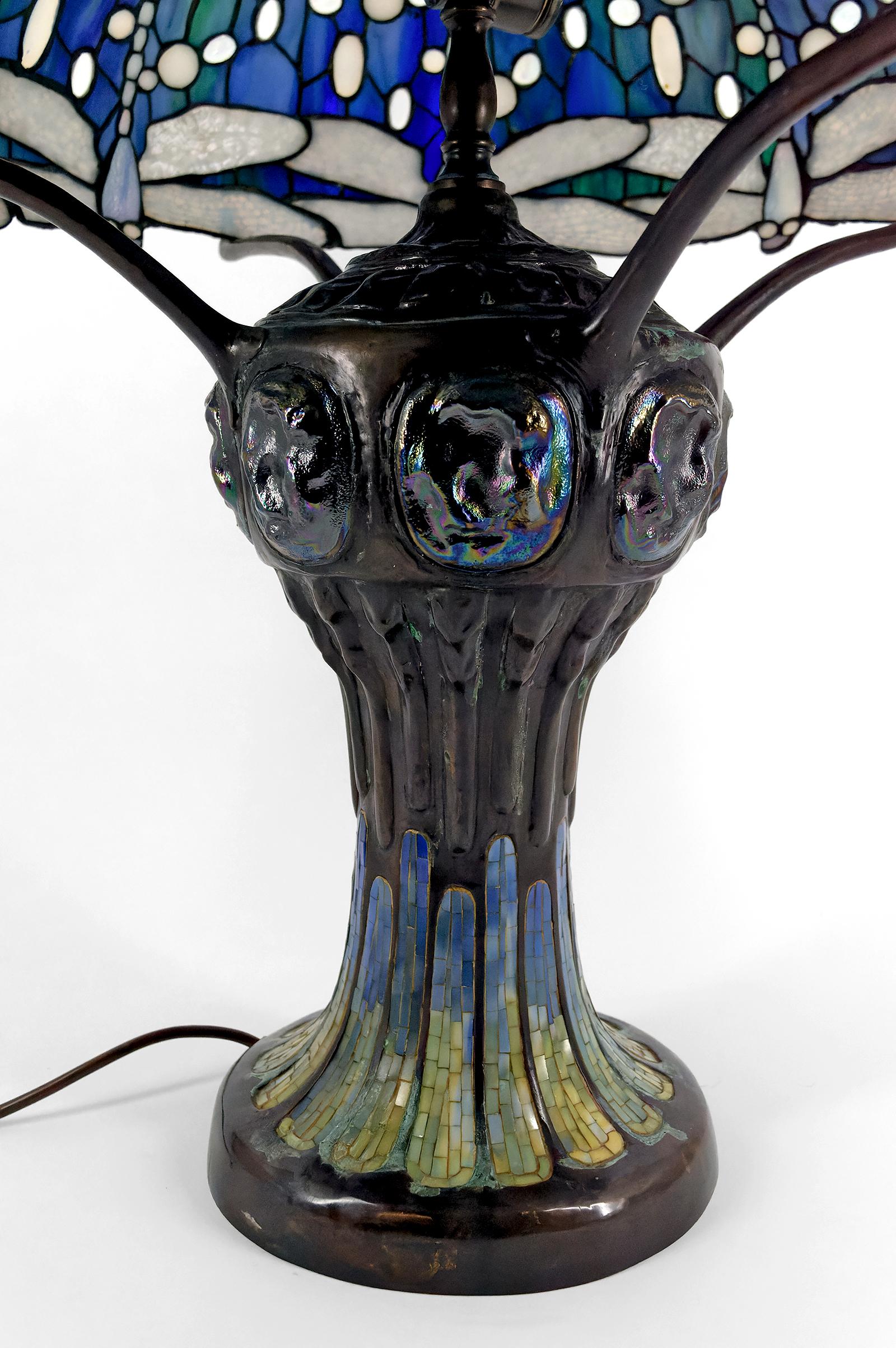 Lámpara Art Nouveau, Bronce patinado y Stained glass, estilo Tiffany, años 80 en venta 8