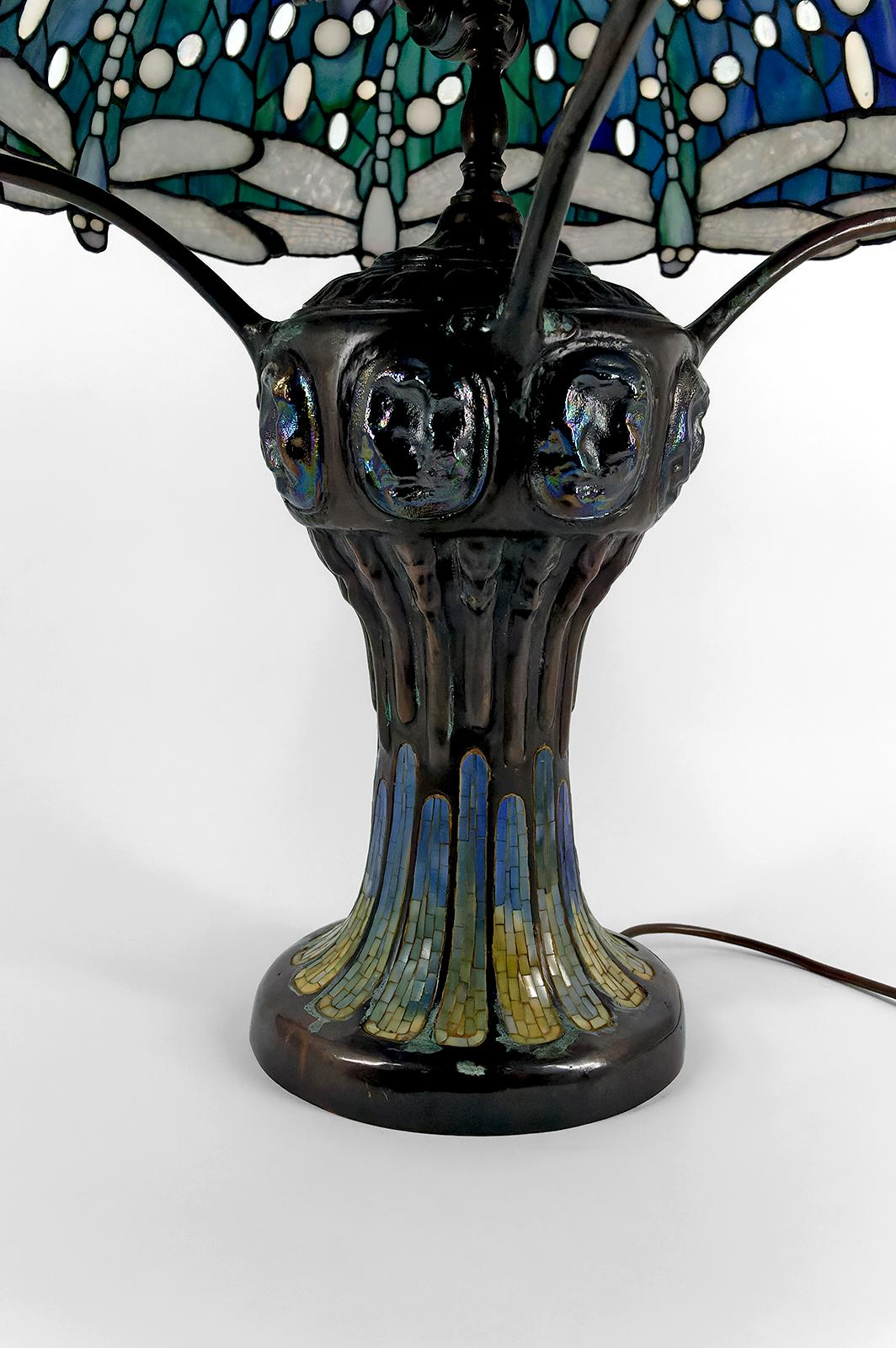 Lámpara Art Nouveau, Bronce patinado y Stained glass, estilo Tiffany, años 80 en venta 10