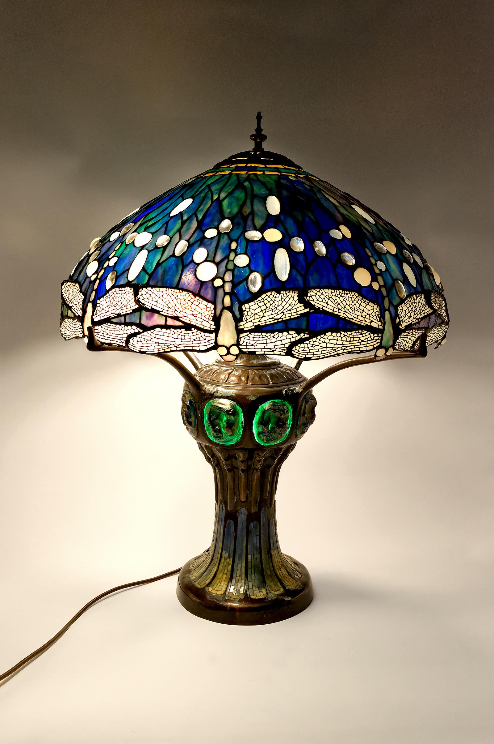 Lámpara Art Nouveau, Bronce patinado y Stained glass, estilo Tiffany, años 80 en venta 2