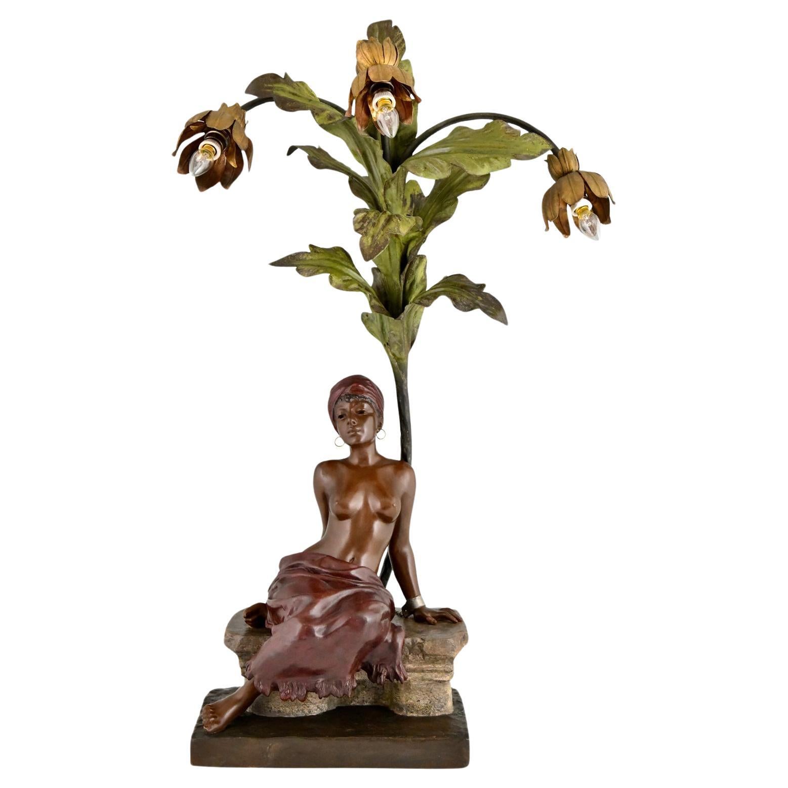 Lampe Art nouveau fille esclave sous palmier d' Emmanuel Villanis en vente
