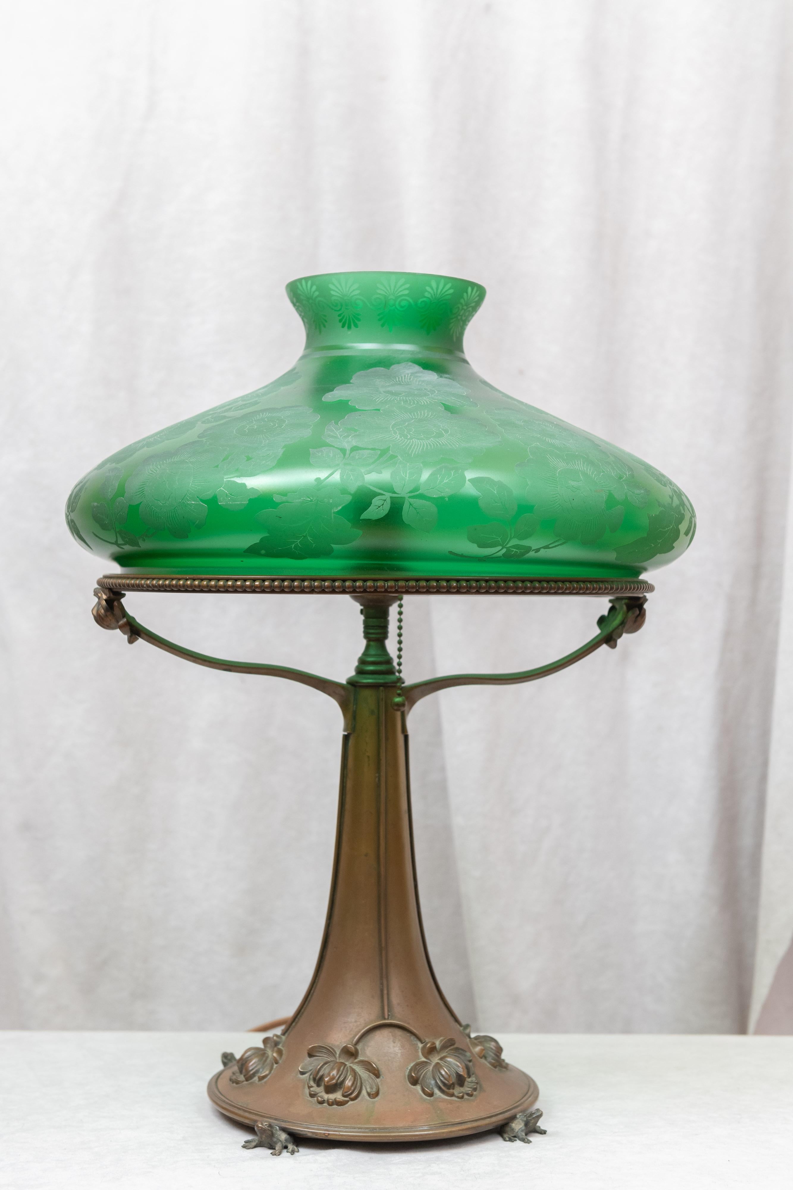 Art Nouveau Lamp with Green Etched Floral Shade and Bronze Base with 4 Frogs 5