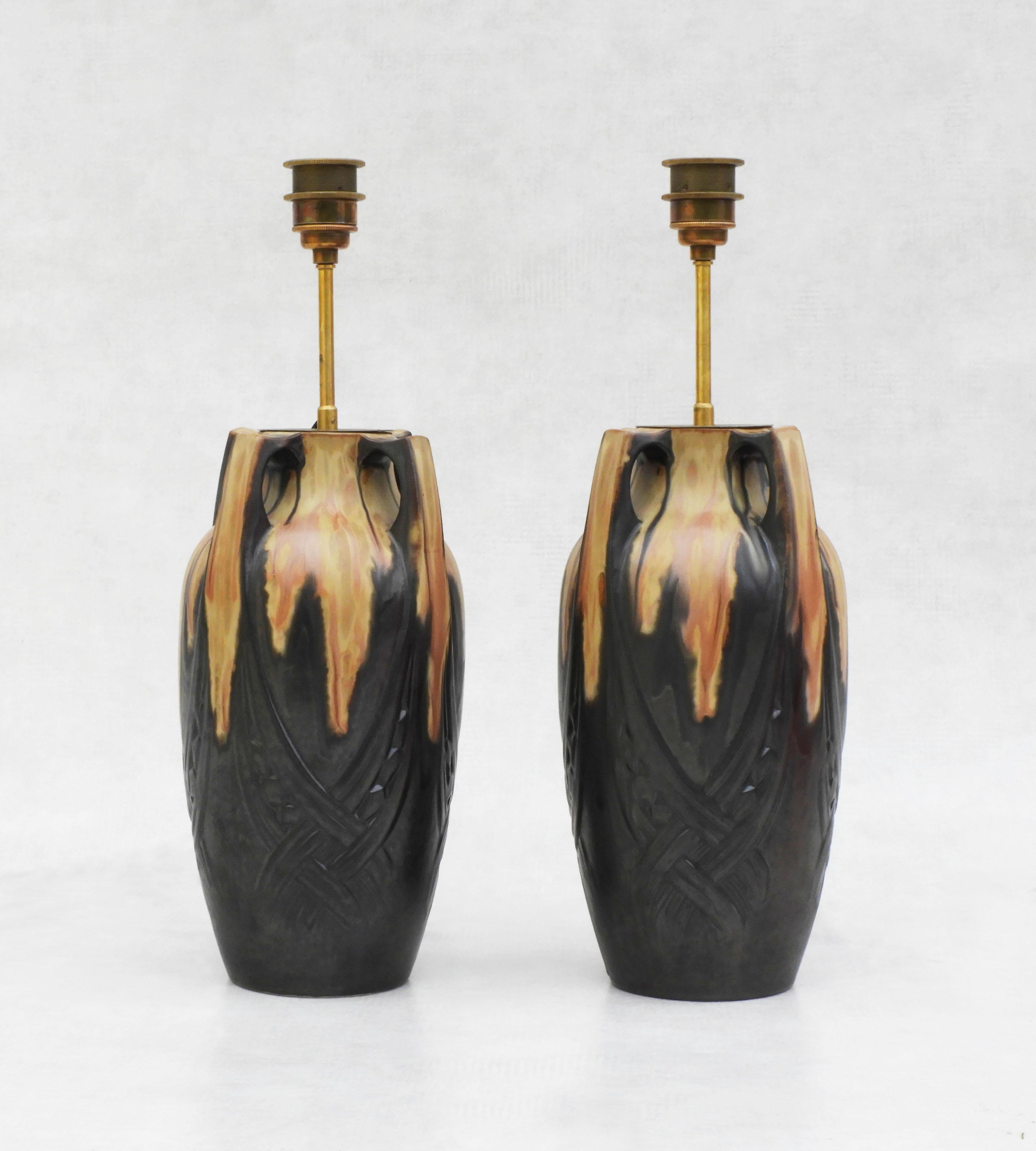 Jugendstillampen von Denbac Frankreich C1910

Ein Paar schöne Jugendstillampen aus Denbac, Frankreich um 1910. 
Geflammter Sandstein in Form einer Urne mit einem einzigartigen Tropfendekor, das jedes Stück auszeichnet. 
Diese Vasen wurden zu einem