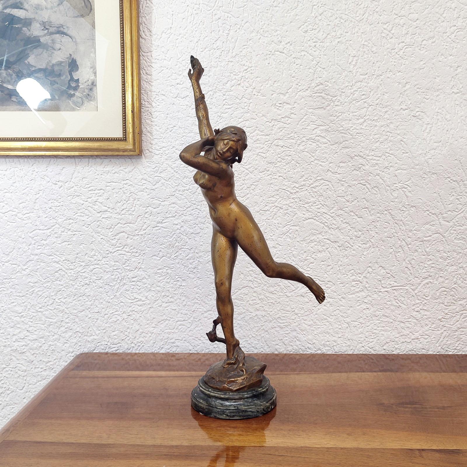 Jules Alfred Alexandre Dercheu (1864-1912), Daphné followed by Apollo.

Bronze statuette with yellow, brown and gold patina, signed to the base, mounted on a round plinth of sea-green marble. 
Very good original condition. 
Measures: Height 58 cm