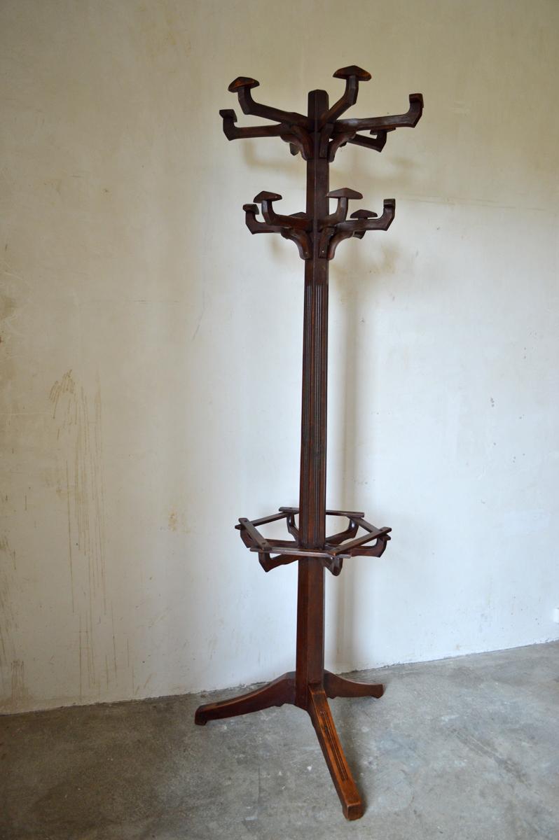 Rare and original European large hall tree, hall stand, hatrack, hatstand or coat rack, 1910-1920.
By Stella.

In good condition, complete, very stabile.

An identical model is present on a 1920s postcard. I put the postcard in the