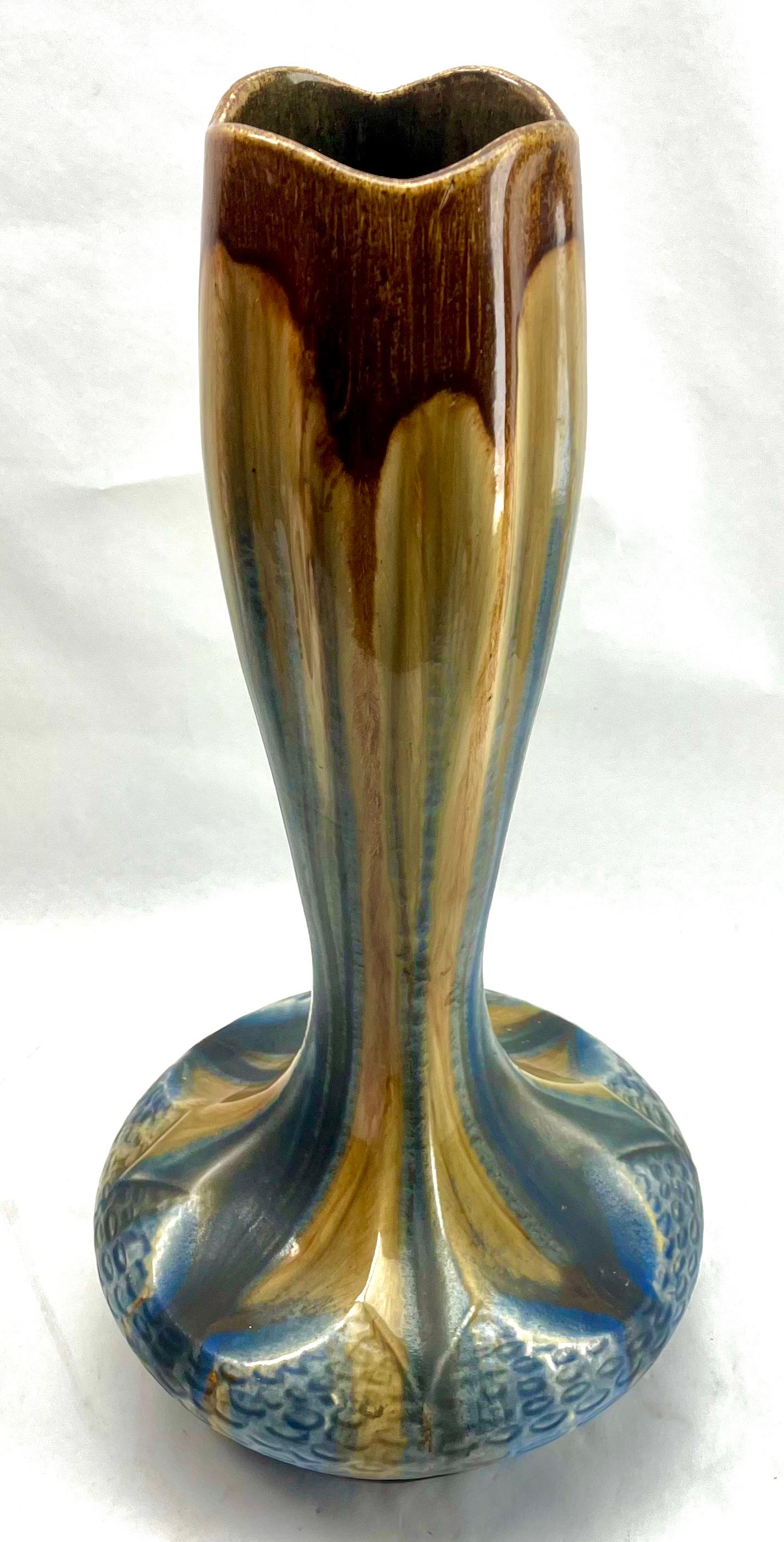 Belge Grand vase Soliflore Art Nouveau fait à la main avec détails émaillés à la main, années 1930 en vente