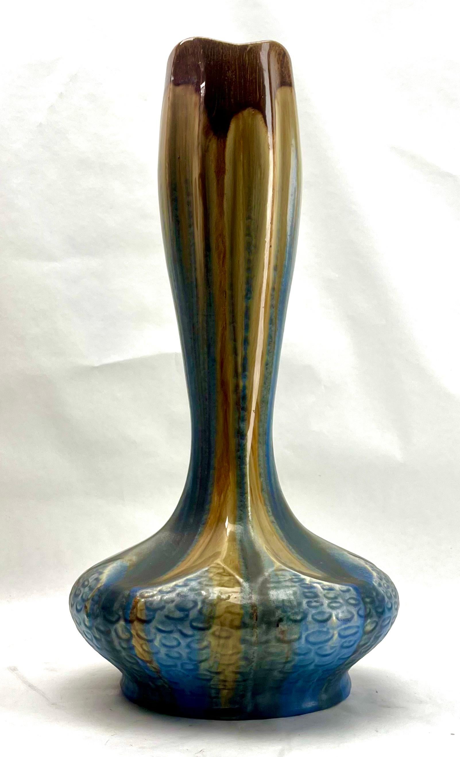 Grand vase Soliflore Art Nouveau fait à la main avec détails émaillés à la main, années 1930 Bon état - En vente à Verviers, BE