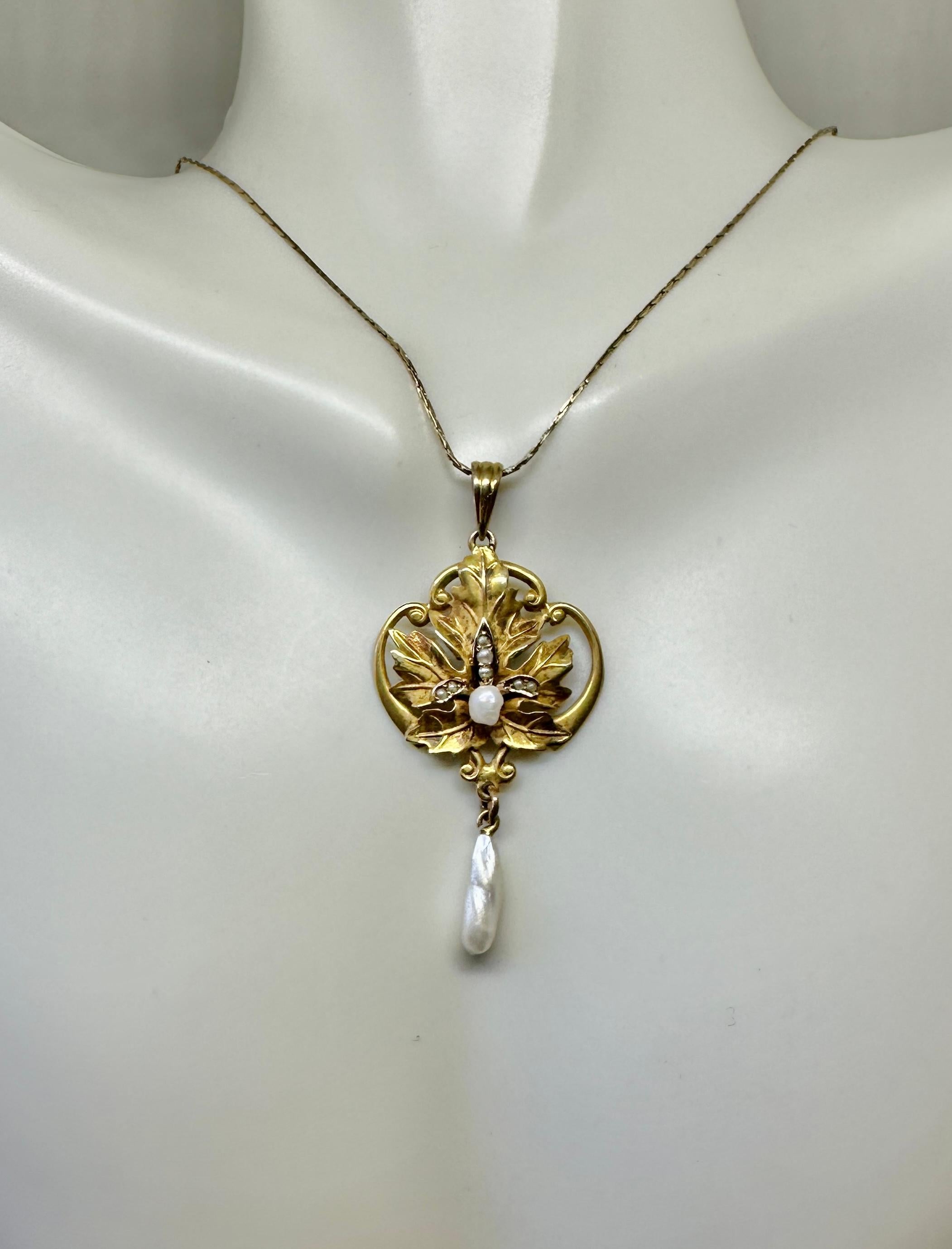 Art Nouveau Leaf Motif Natural Pearl Pendant Necklace Gold Antique For Sale 1