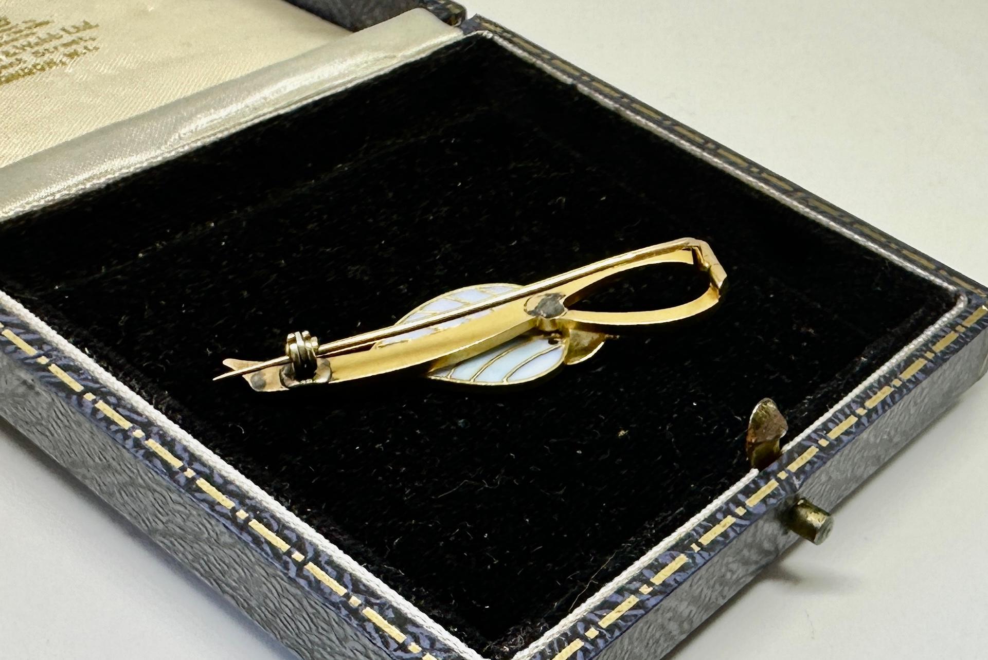 Art Nouveau Leaf Plique-a-jour Enamel Brooch Pin 14 Karat Gold Circa 1900 For Sale 3