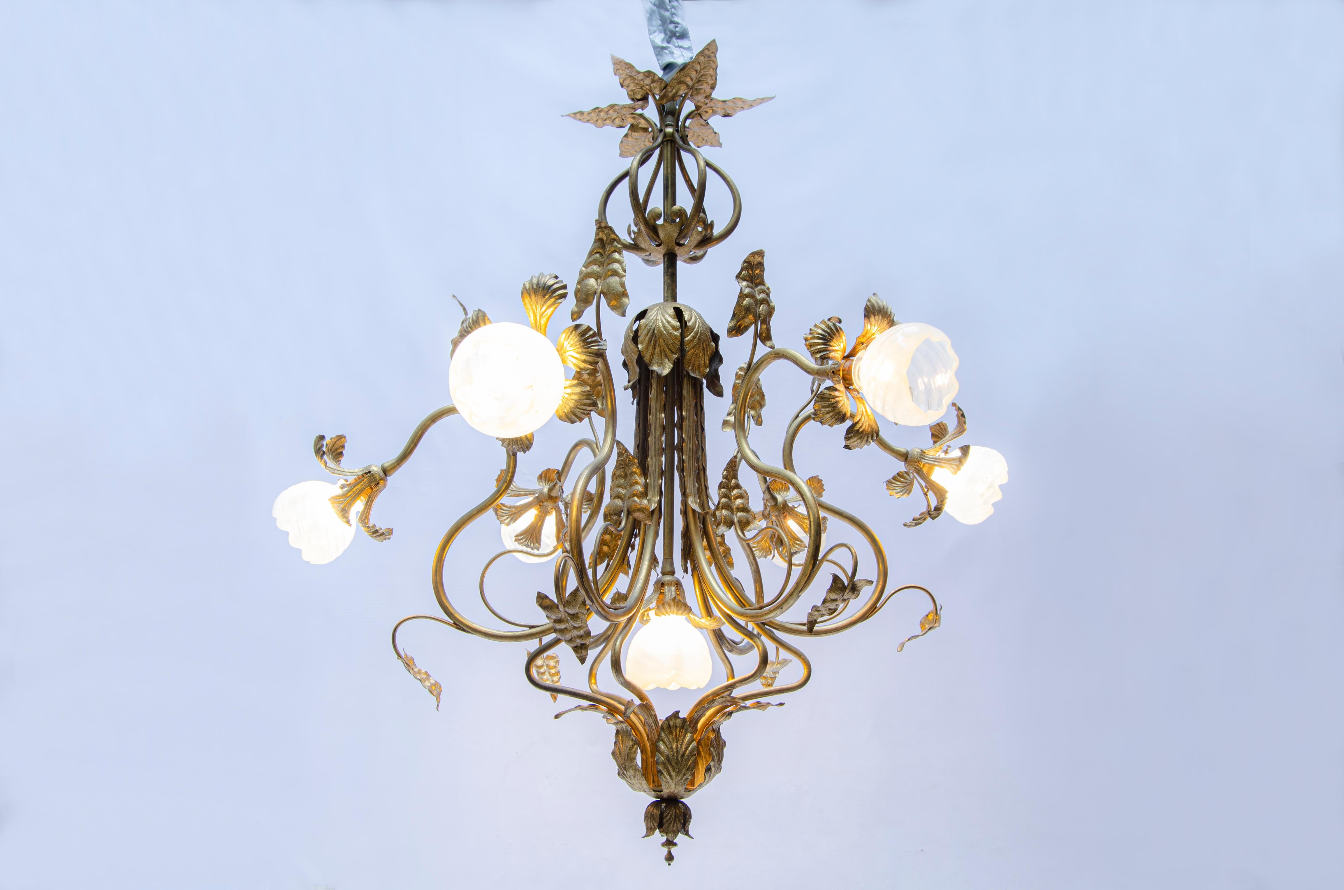 Art Nouveau chandelier with leaves. Gold with mercury and iridescent shades.

France, CIRCA 1910.