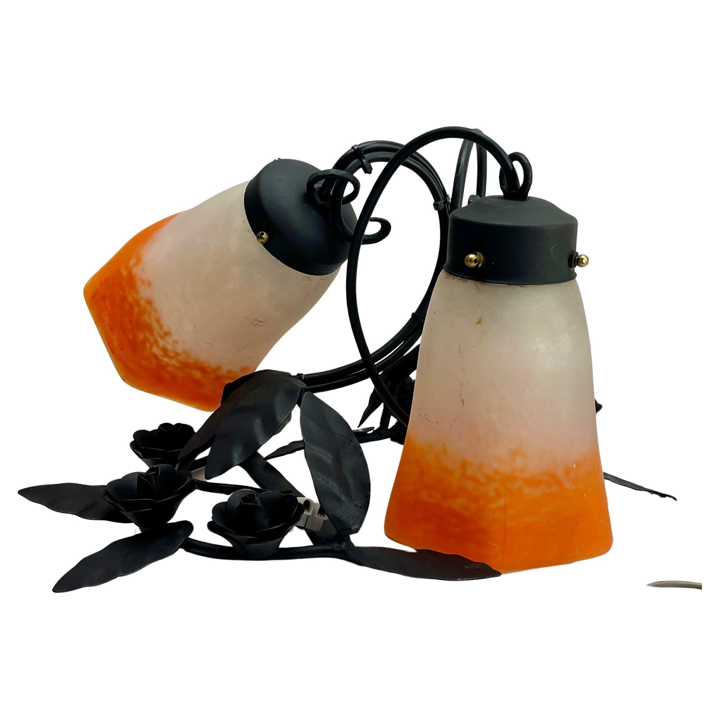 Paire de lampes murales Lemiere Art Nouveau en fer forgé avec abat-jour en pâte de verre en vente 2