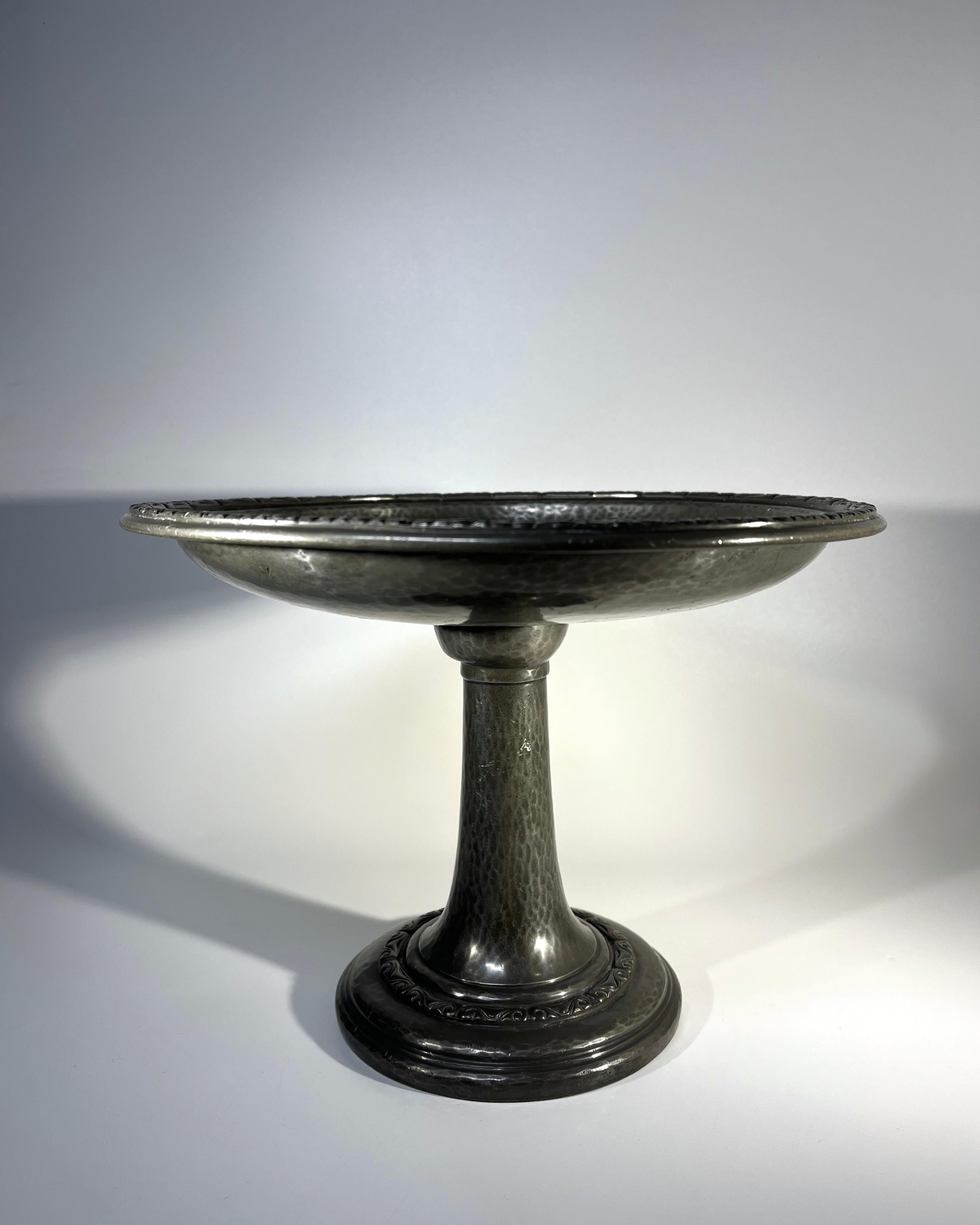 Art Nouveau, Liberty & Co., Tudric Hammered Antique Pewter Tazza c1910 In Good Condition For Sale In Rothley, Leicestershire