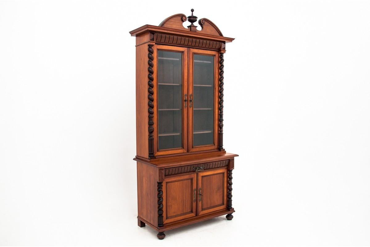An antique library from the late 19th century. Furniture in very good condition, after professional renovation.

Year: circa 1890

Origin: Northern Europe

Dimensions: height 235 cm / width 108 cm / depth 50 cm.