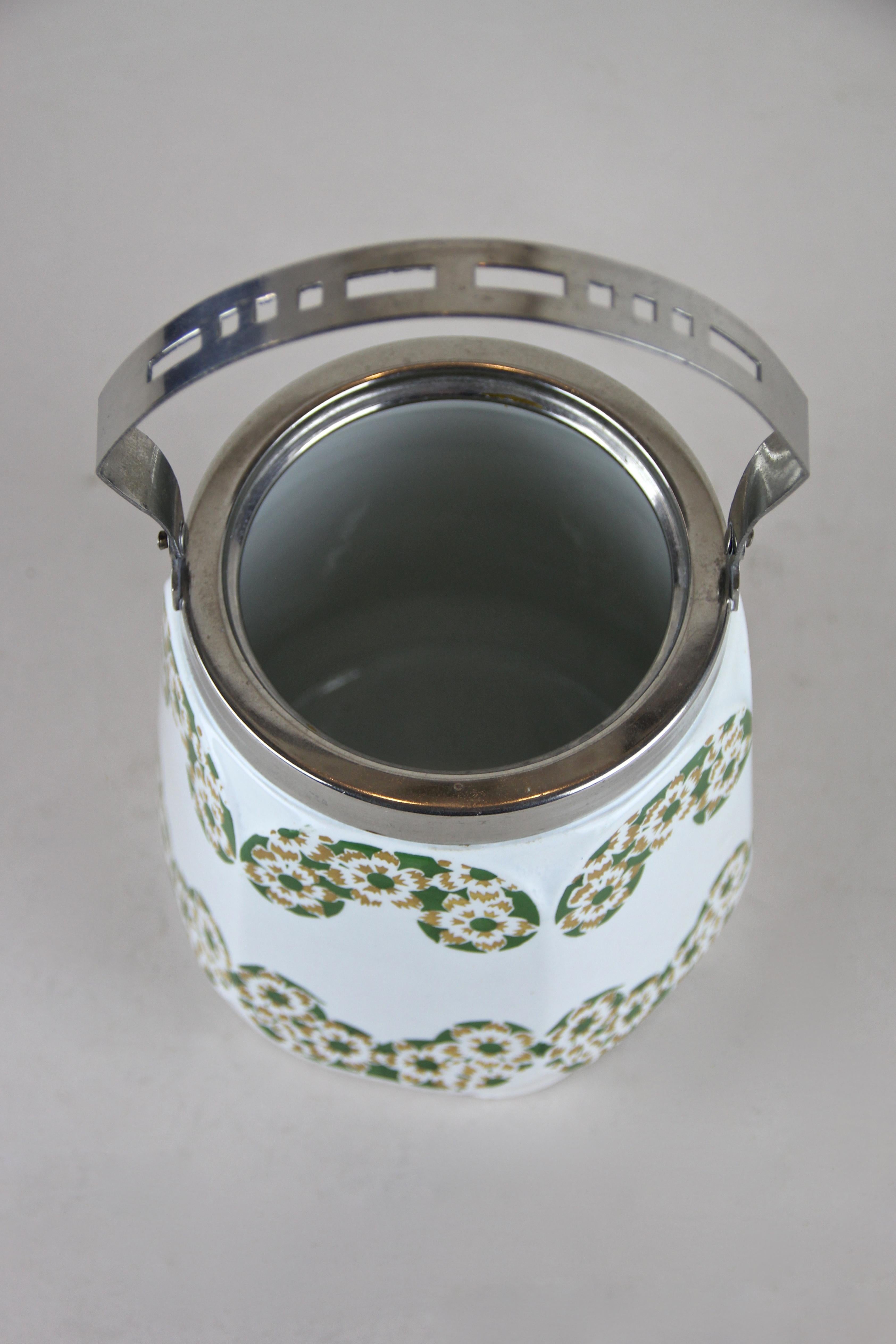 Art Nouveau Lidded Ceramic Jar, Austria, circa 1915 3