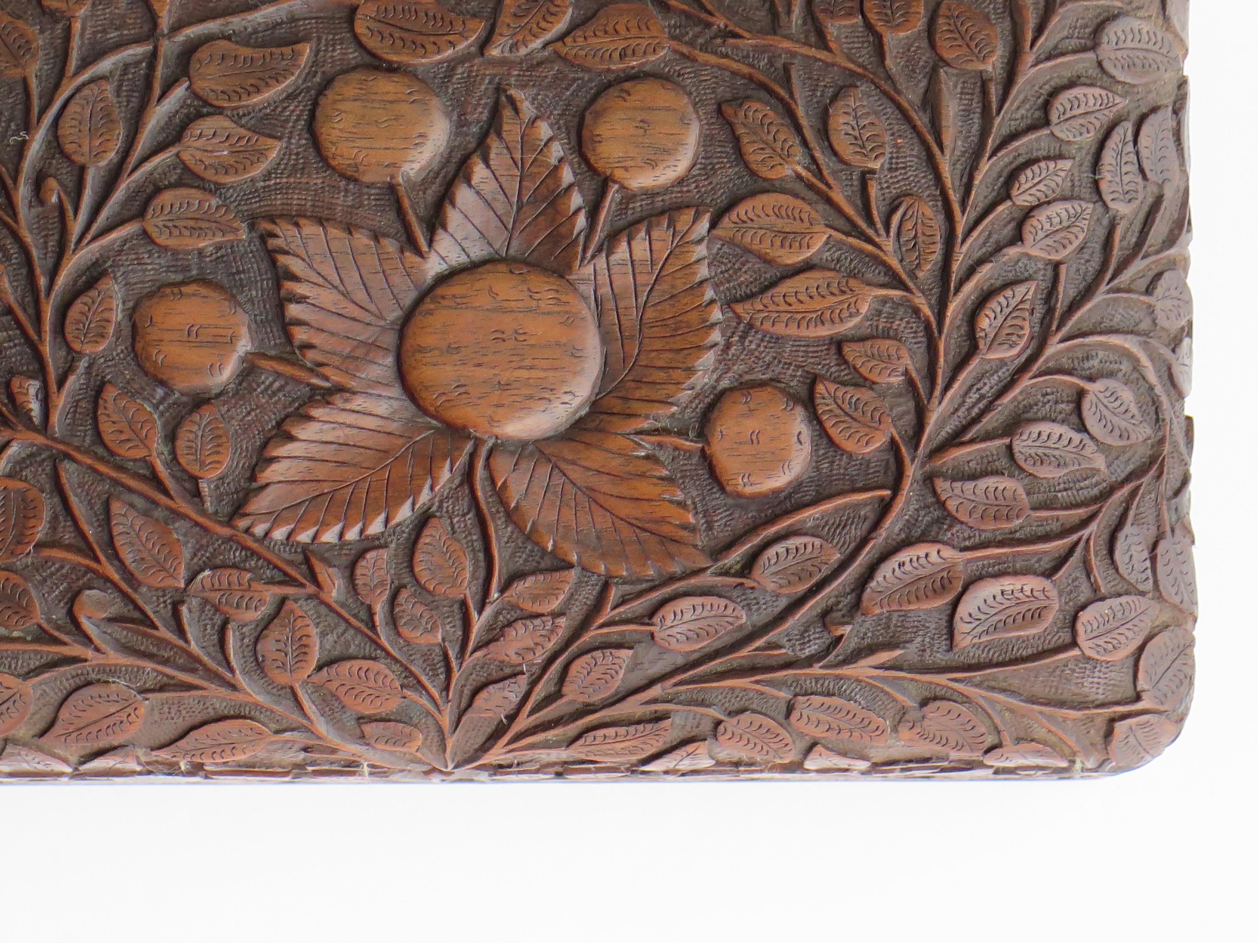 Art Nouveau Lidded Oak Box with hand carved sinuous floral theme, circa 1900 For Sale 5