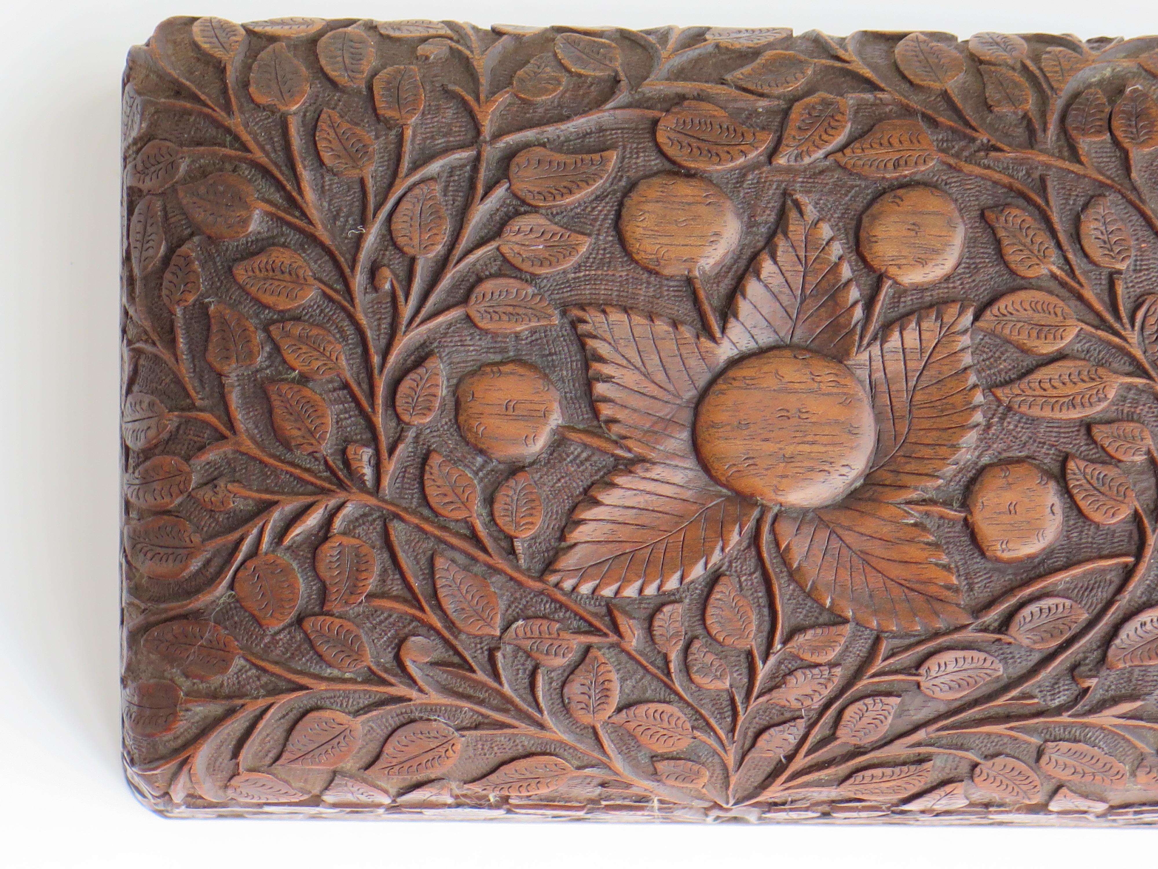 Art Nouveau Lidded Oak Box with hand carved sinuous floral theme, circa 1900 For Sale 6