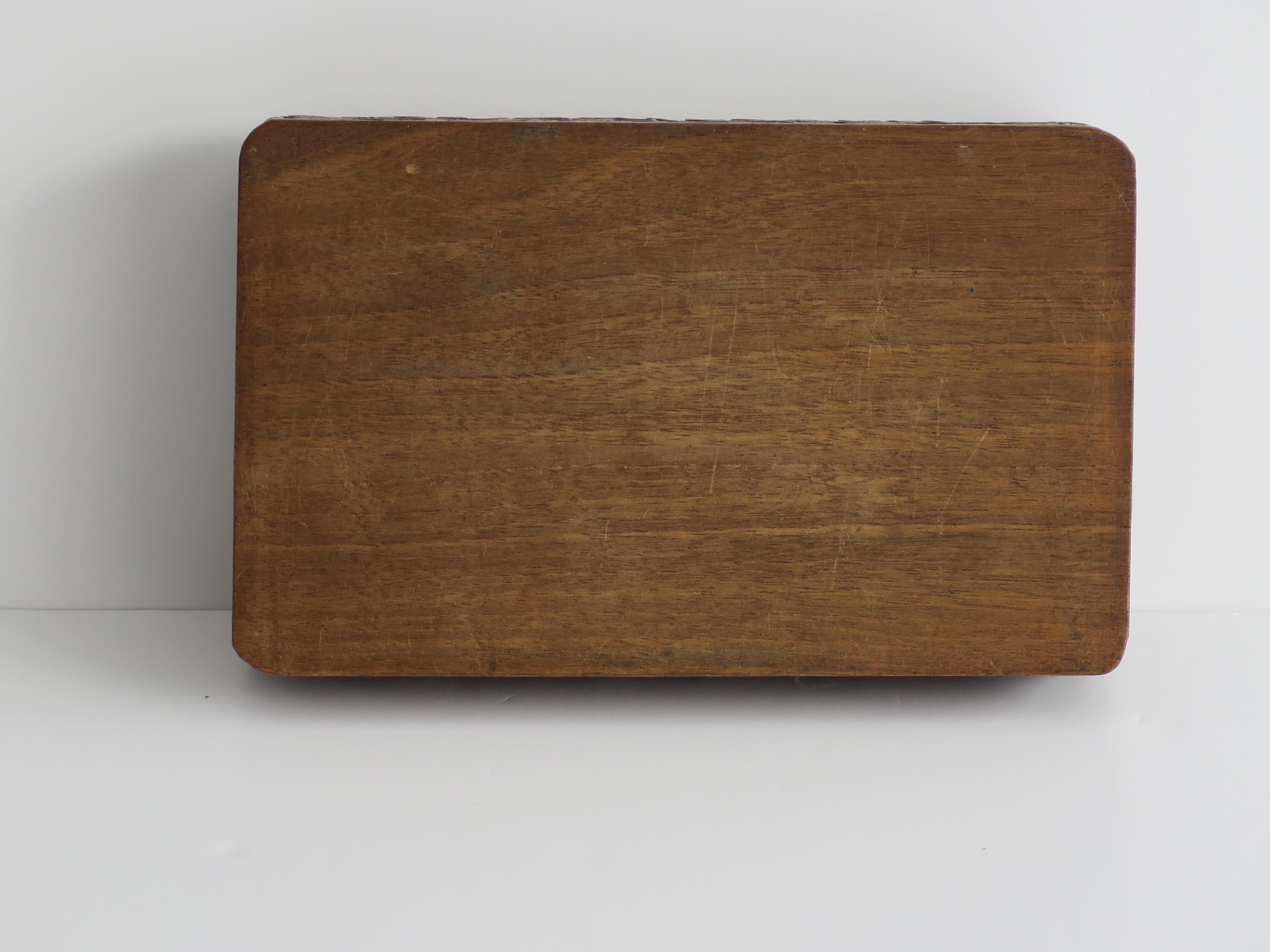 Art Nouveau Lidded Oak Box with hand carved sinuous floral theme, circa 1900 For Sale 10