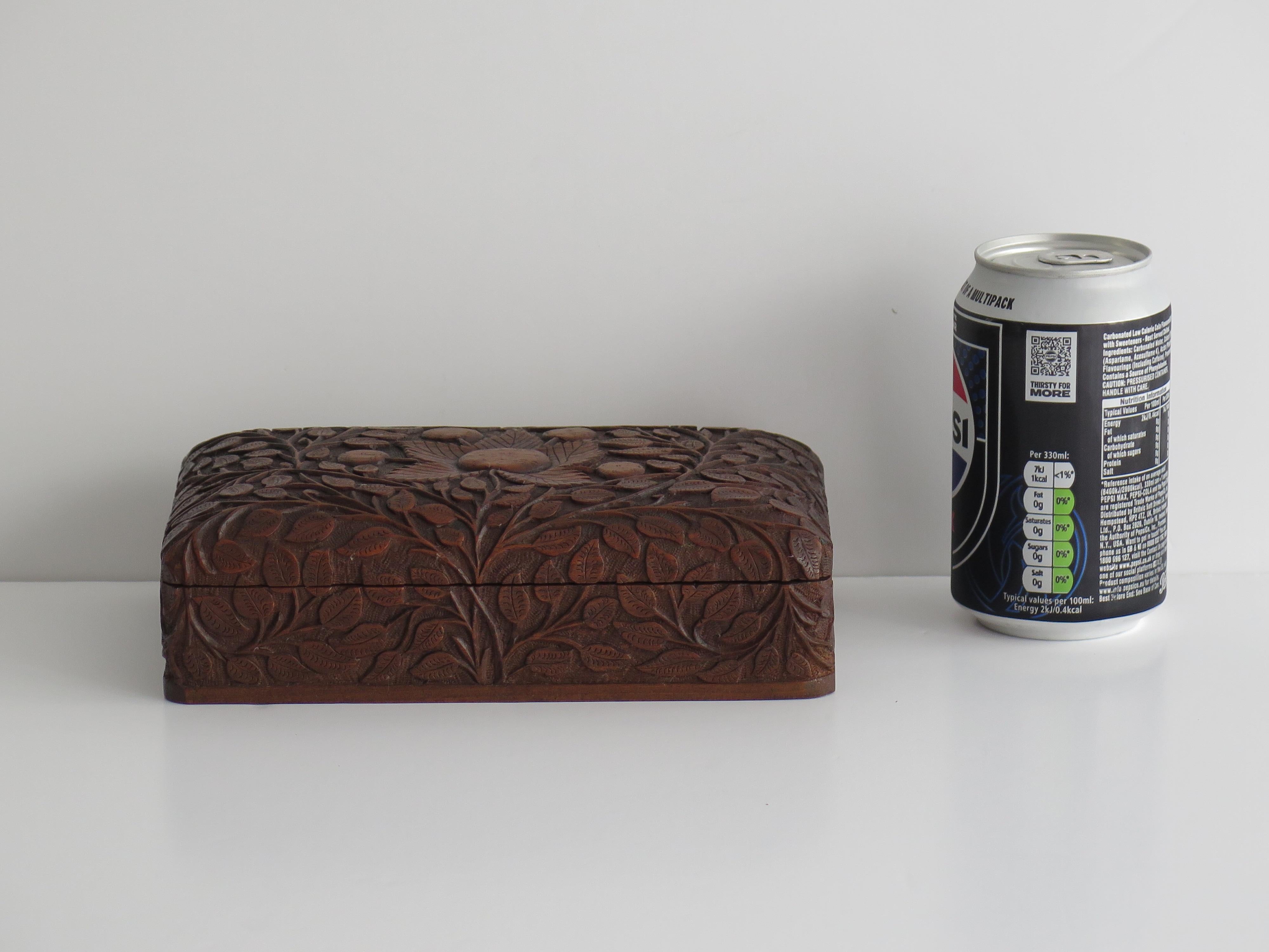 Art Nouveau Lidded Oak Box with hand carved sinuous floral theme, circa 1900 For Sale 11