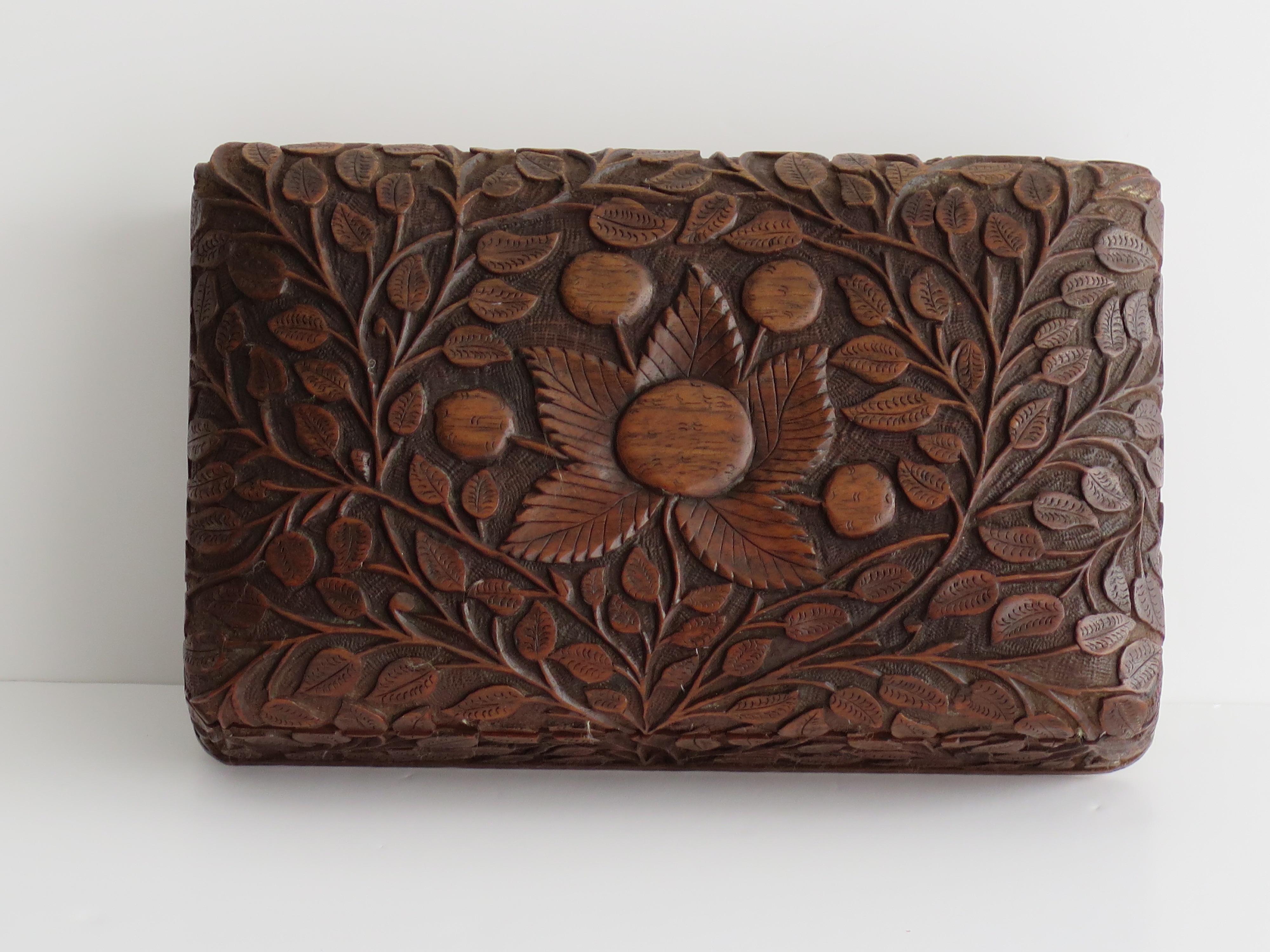 This is a good quality hand made hardwood lidded box with fine quality hand carved floral themes, which we date to the late 19th C / early 20th C Art Nouveau period, Circa 1900.

The box is rectangular made of hardwood, probably oak. It has a hinged