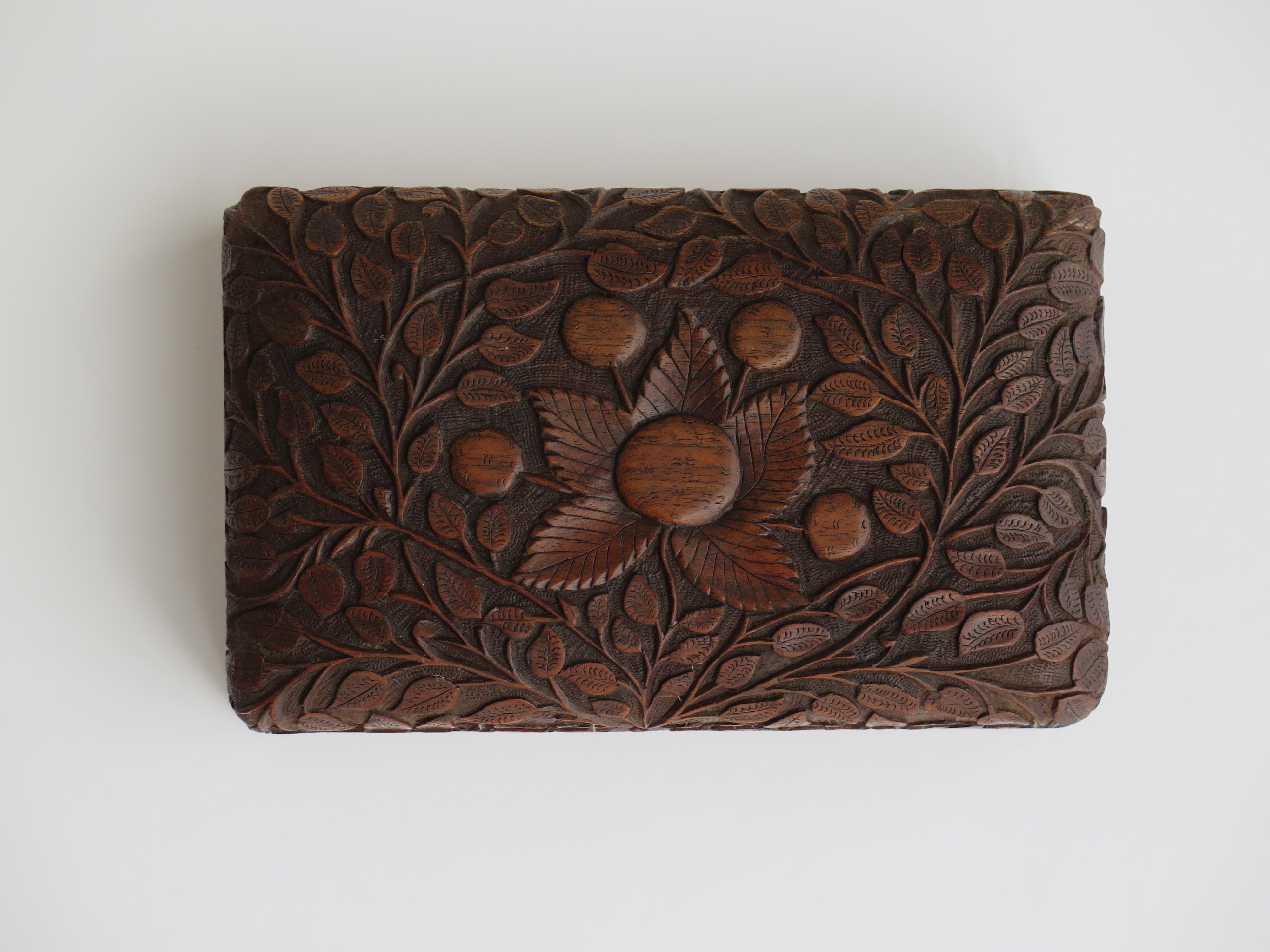 Art Nouveau Lidded Oak Box with hand carved sinuous floral theme, circa 1900 For Sale 1