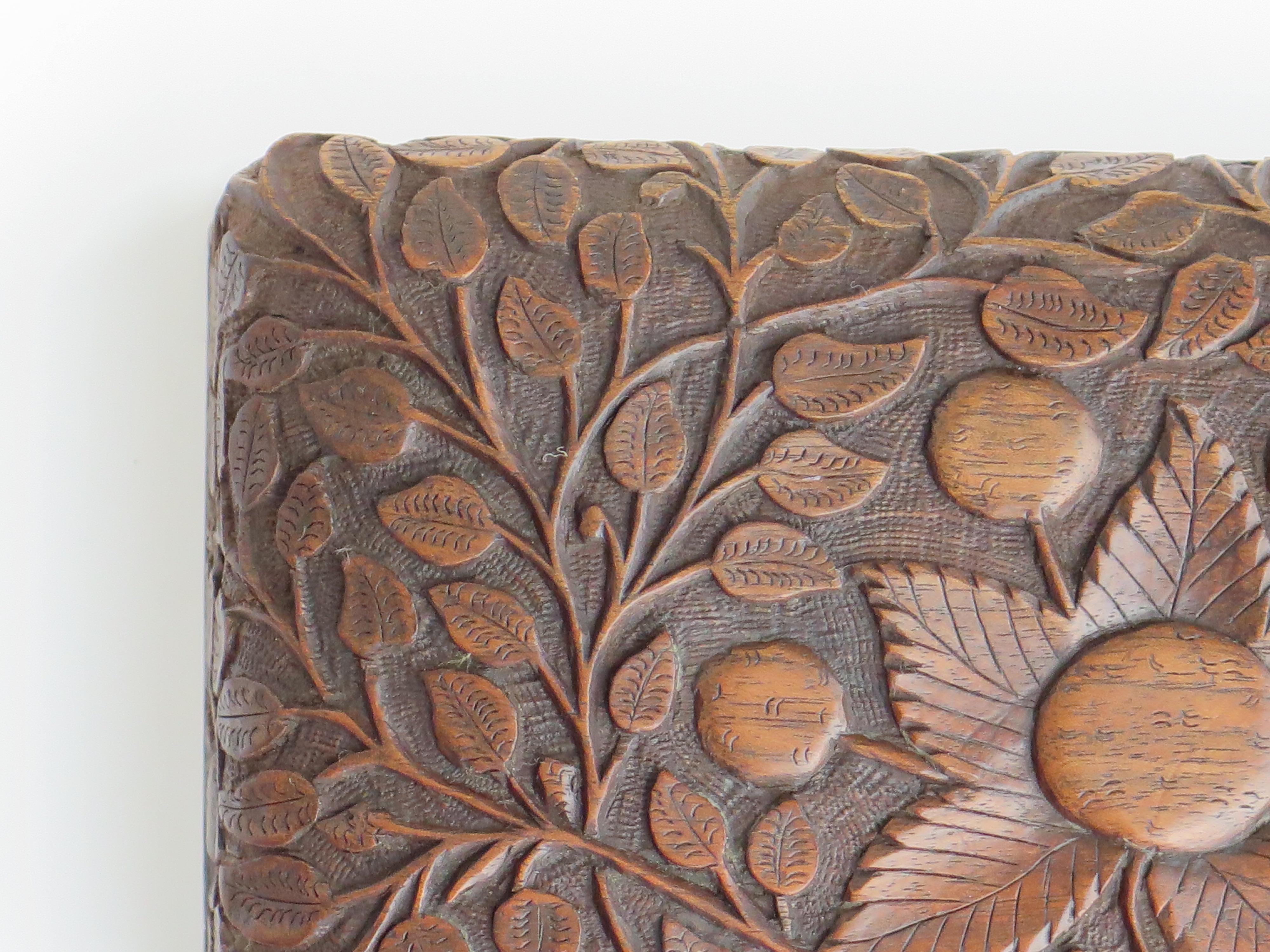 Art Nouveau Lidded Oak Box with hand carved sinuous floral theme, circa 1900 For Sale 2