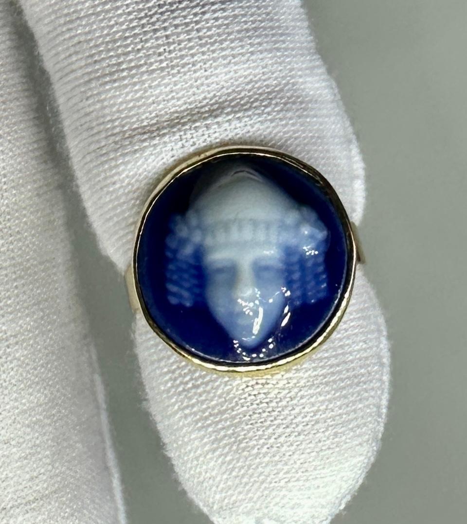 Art Nouveau Limoges Enamel Bacchus Ring Gold Pate de Verre Enamel France French In Excellent Condition For Sale In New York, NY