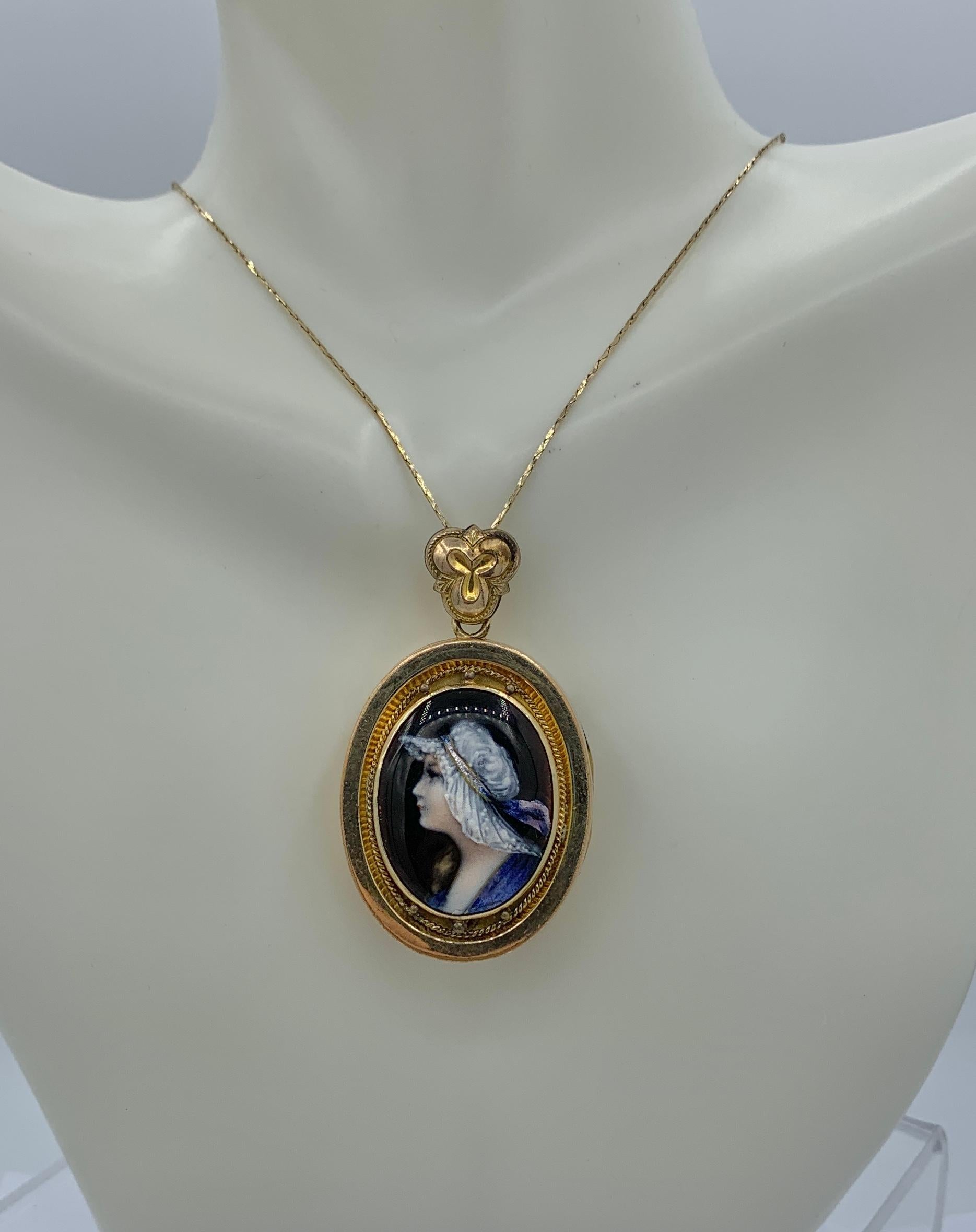 Jugendstil Limoges Emaille Medaillon Anhänger Jungfrau Handbemalte Halskette Antik (Art nouveau) im Angebot