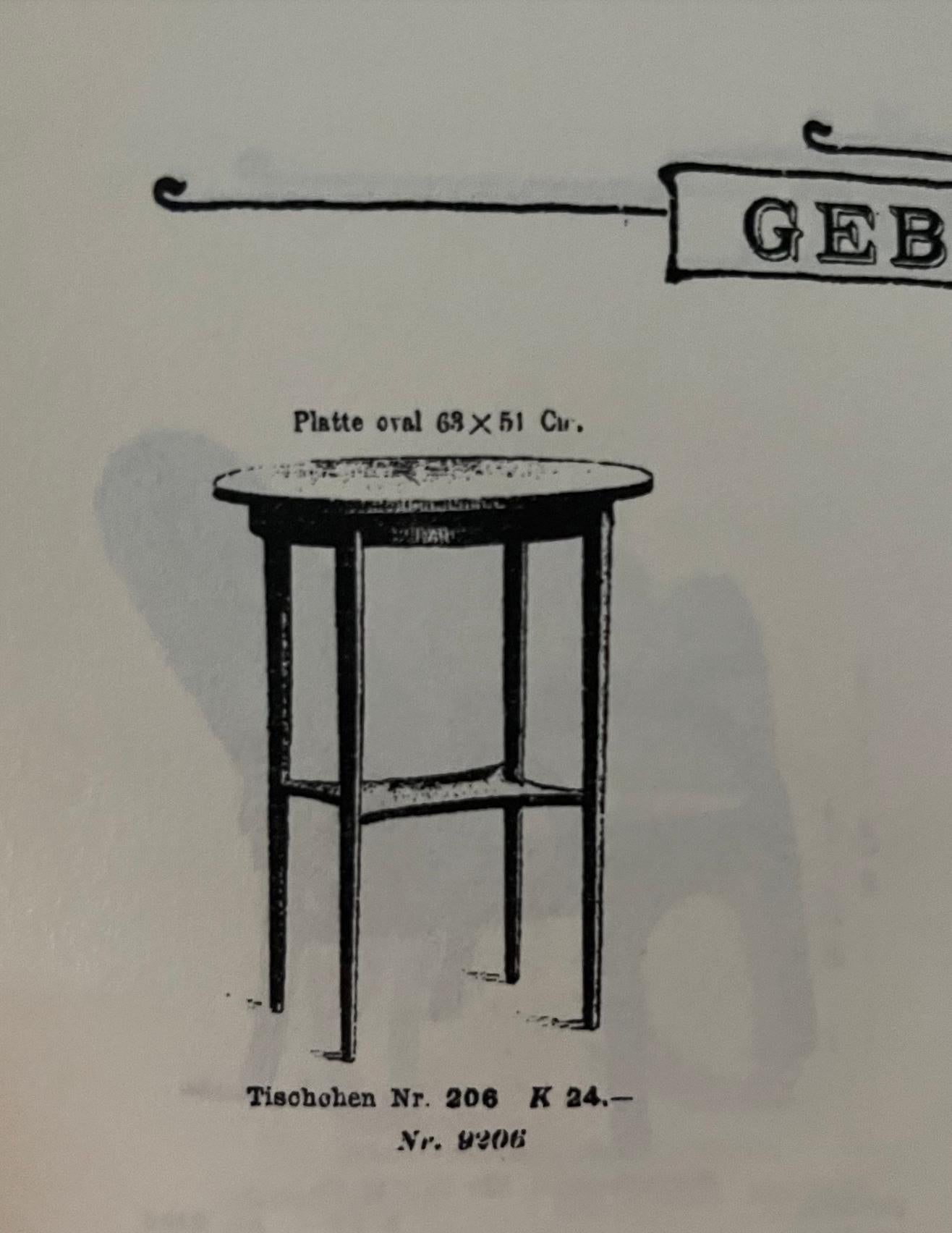 Objekt : Sitzgarnitur
Entwurf : Gebrüder Thonet, Wien um 1904 (Tisch)
Modell-Nummer : 9206 (Tisch)
Ausführung : Gebrüder Thonet, Wien um 1910 (Tisch)
Maße in cm Sessel (H x B x T) : 92 x 43,5 x 42
Maße in cm Tisch (H x B x T) : 77 x 74,5 x