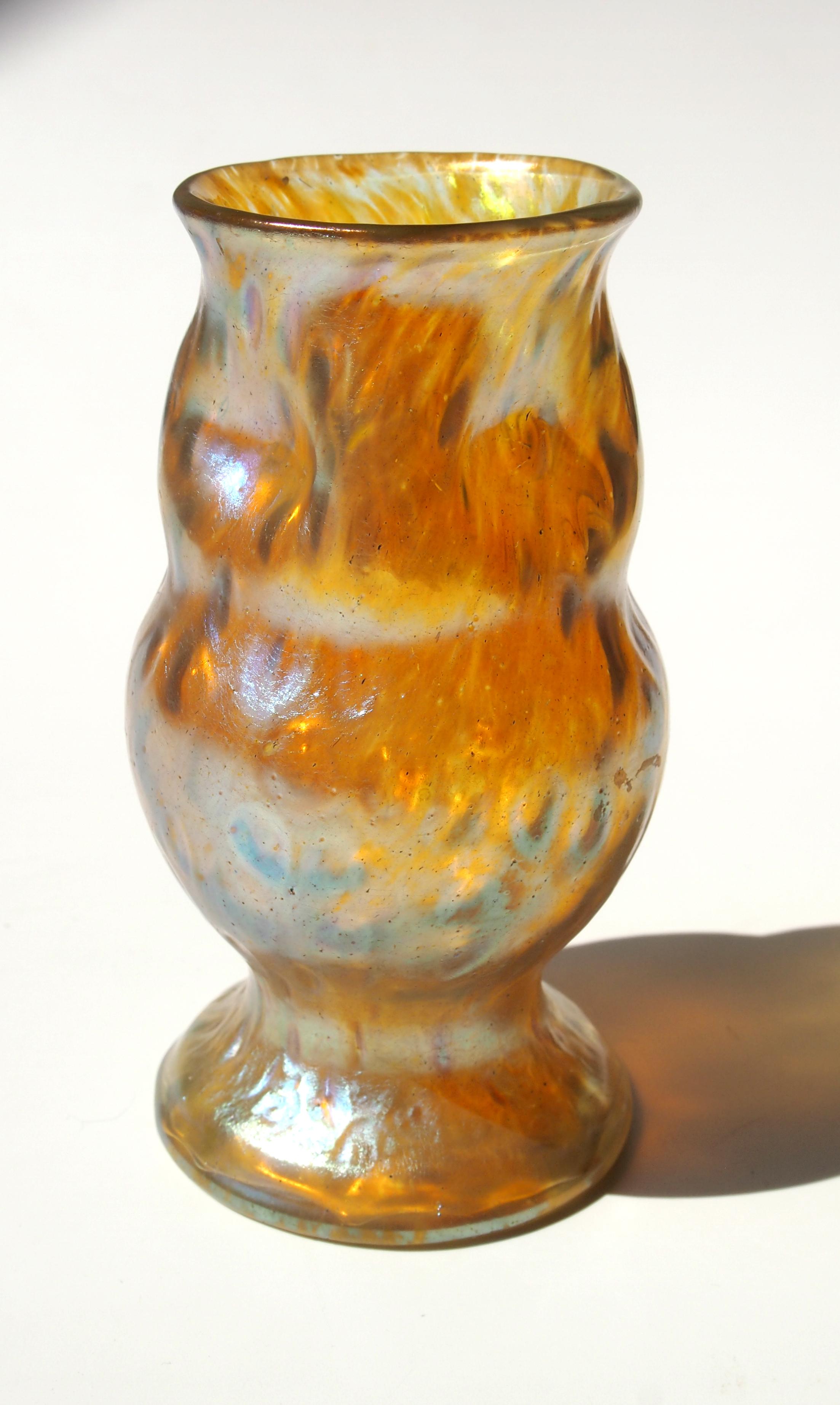 Art Nouveau Bohemian Loetz Candia Diaspora Glass Owl Vase c1902 In Good Condition In London, GB