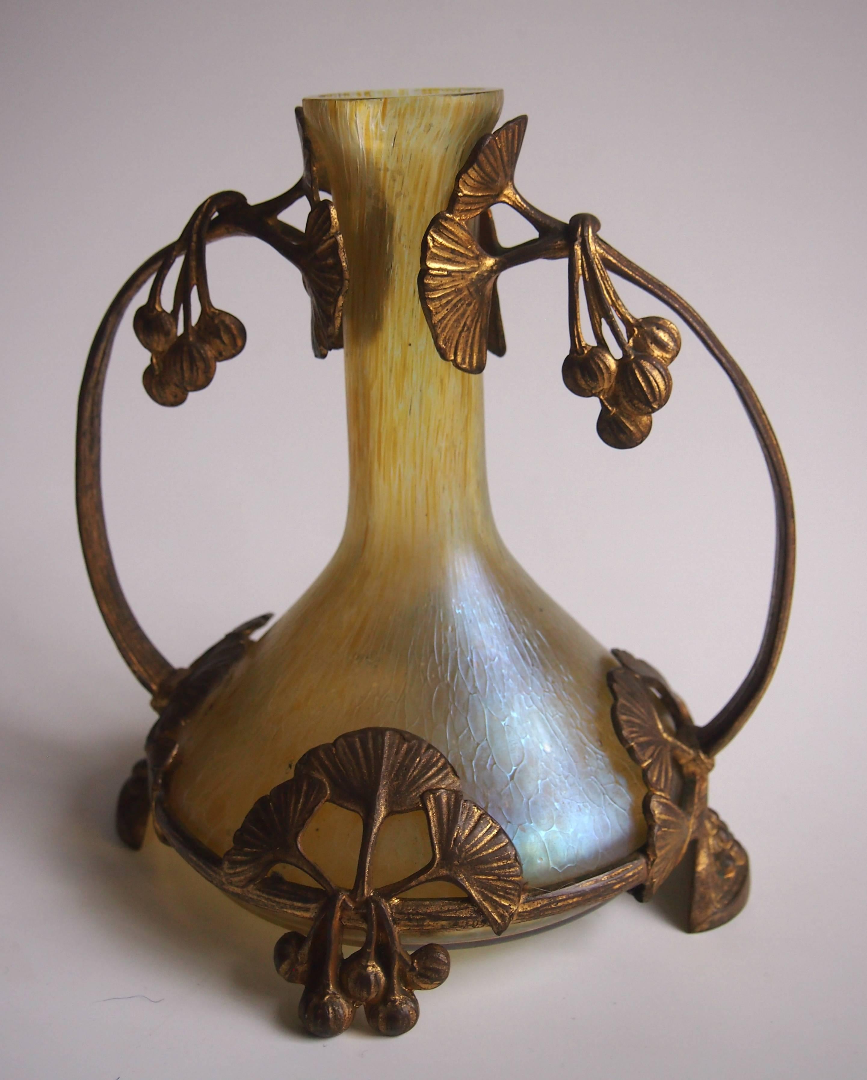 Art nouveau Loetz vase Candia Papillon Art Nouveau avec cadre en métal Ginkgo