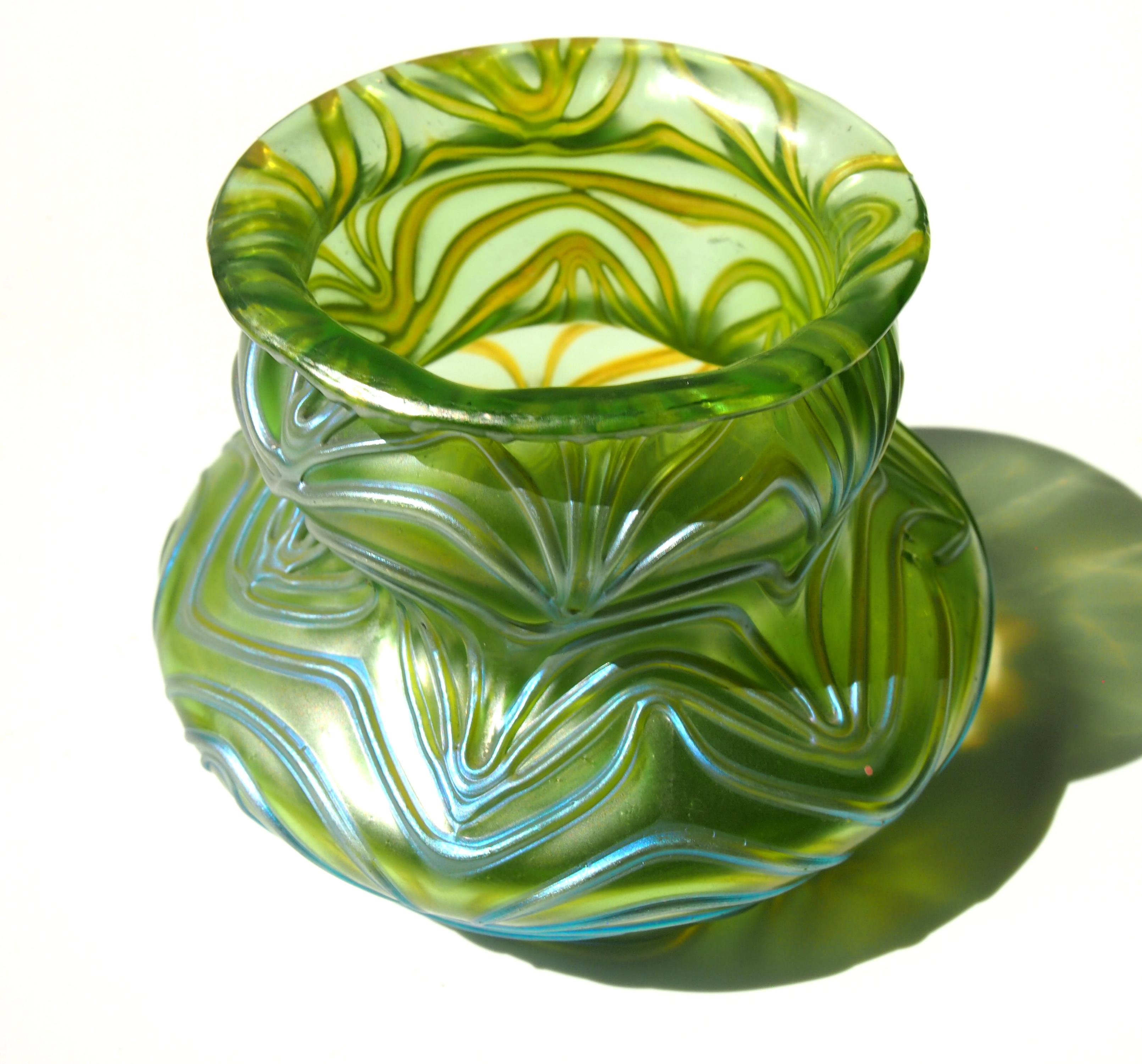 Autrichien Vase en verre Art Nouveau de Bohème Loetz Crete Formosa