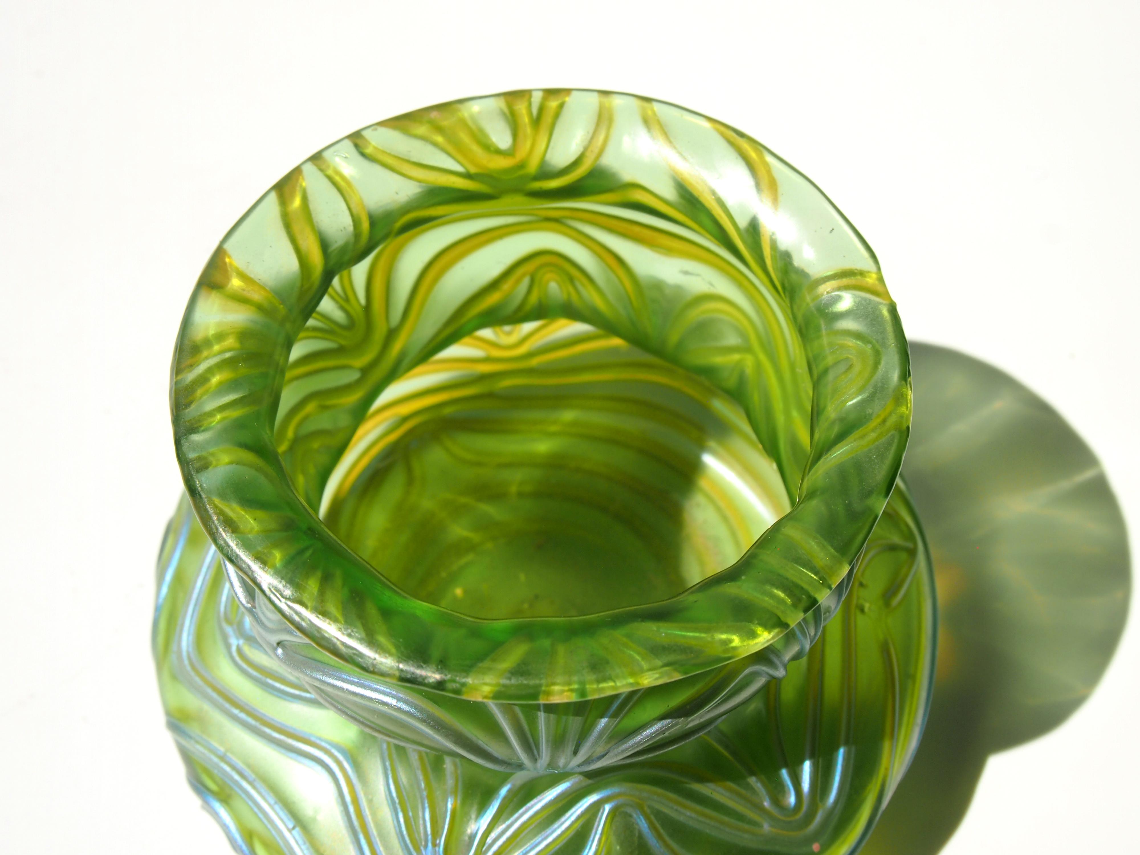Art Nouveau Bohemian Loetz Crete Formosa Glass Vase In Good Condition In London, GB