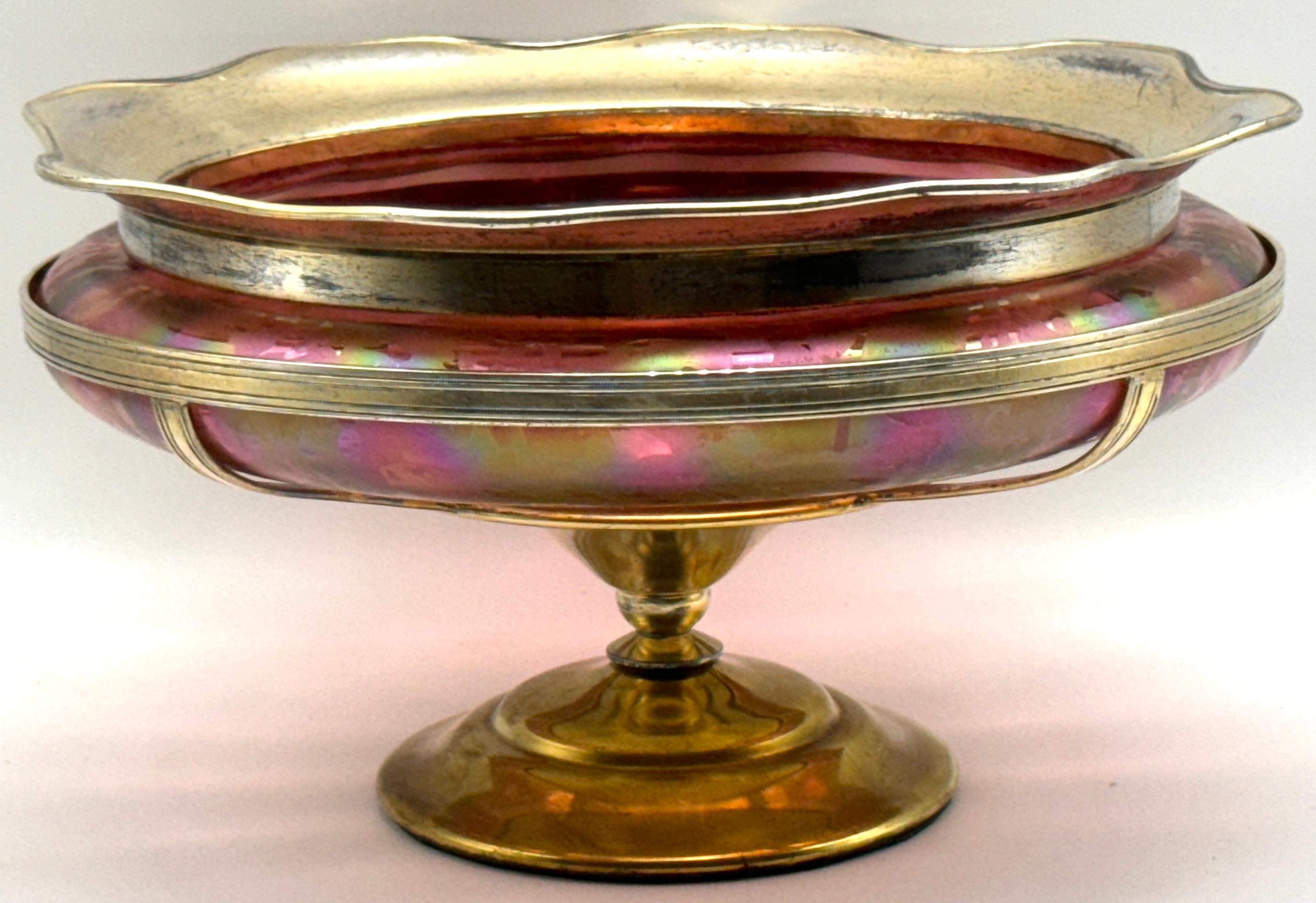 Métal Centre de table Art Nouveau Loetz rouge papillon monté sur métal doré en vente