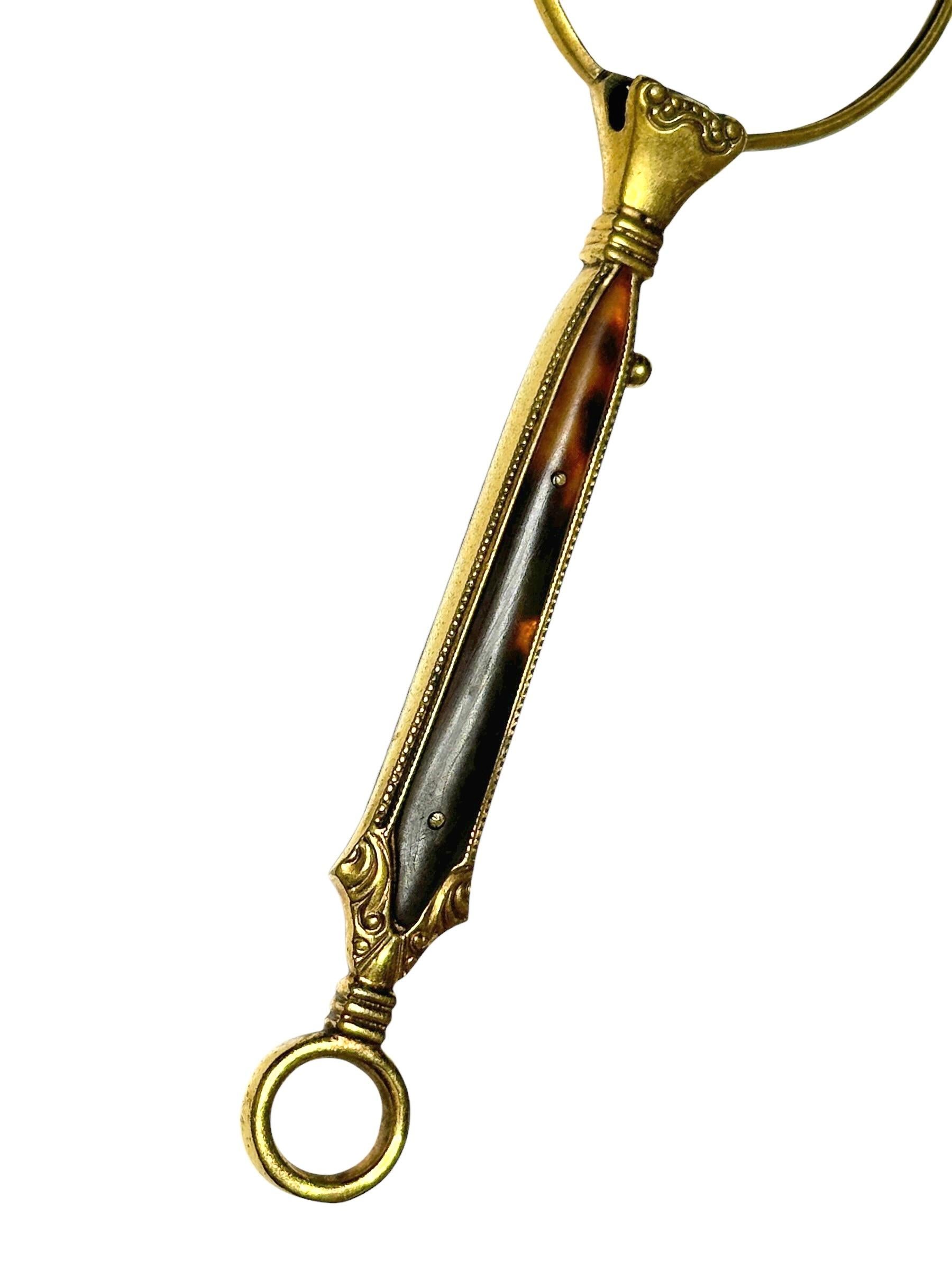 A gorgeous old fashioned antique lorgnette with a refined design on the handle. This pair of eyeglasses or opera glasses feature a 