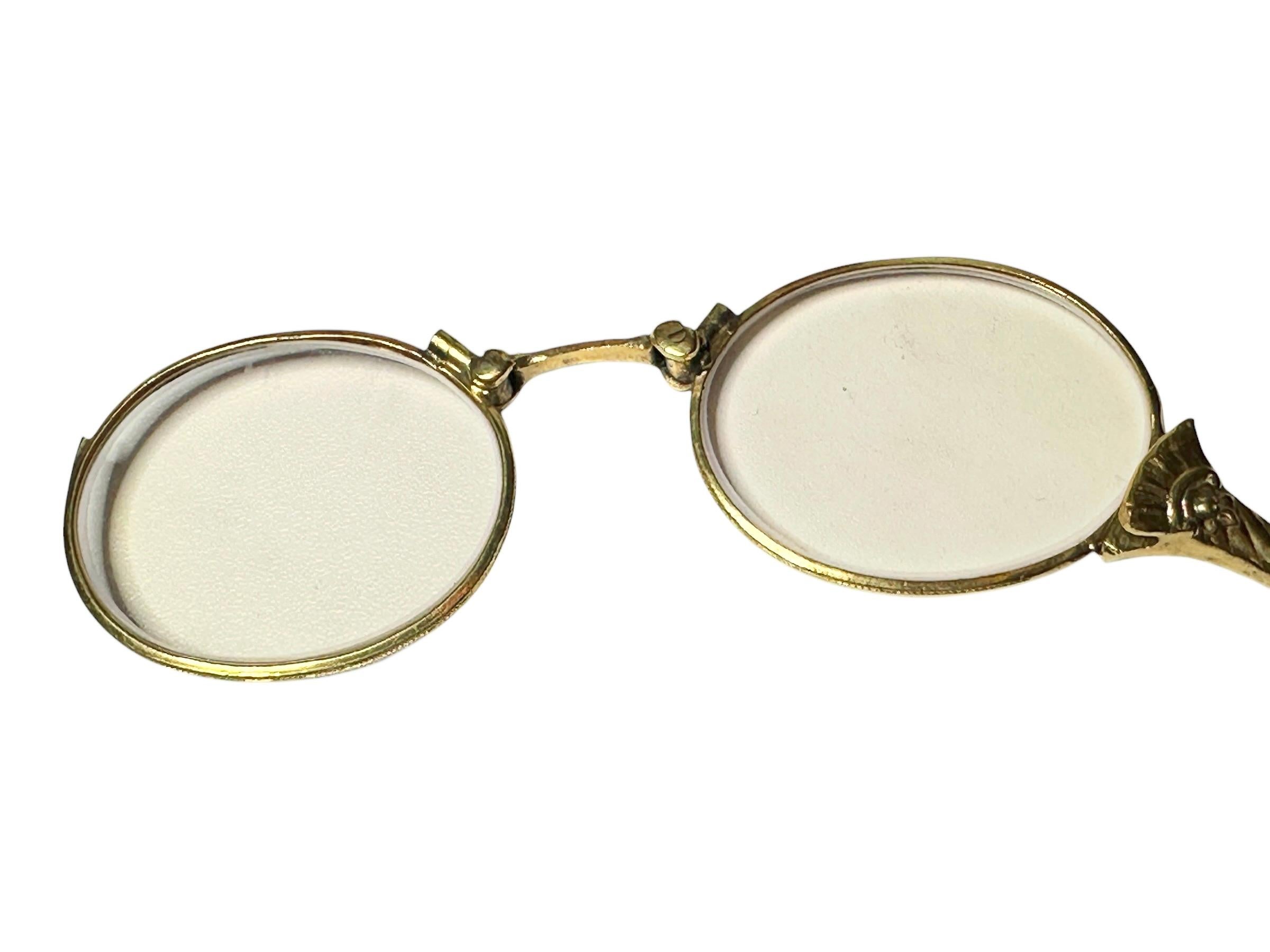A gorgeous old fashioned antique lorgnette with a refined design on the handle. This pair of eyeglasses or opera glasses feature a 