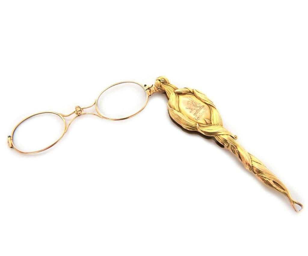 Art Nouveau Lorgnettes Iris Glasses in 14K

Art Nouveau Lorgnettes Iris Glasses
14K Yellow Gold
Dimensions: Approx. 1.25 X 5.0 Inches
Weight: Approx. 31.10 Grams

Condition:
Offered for your consideration is a previously owned art nouveau lorgnettes