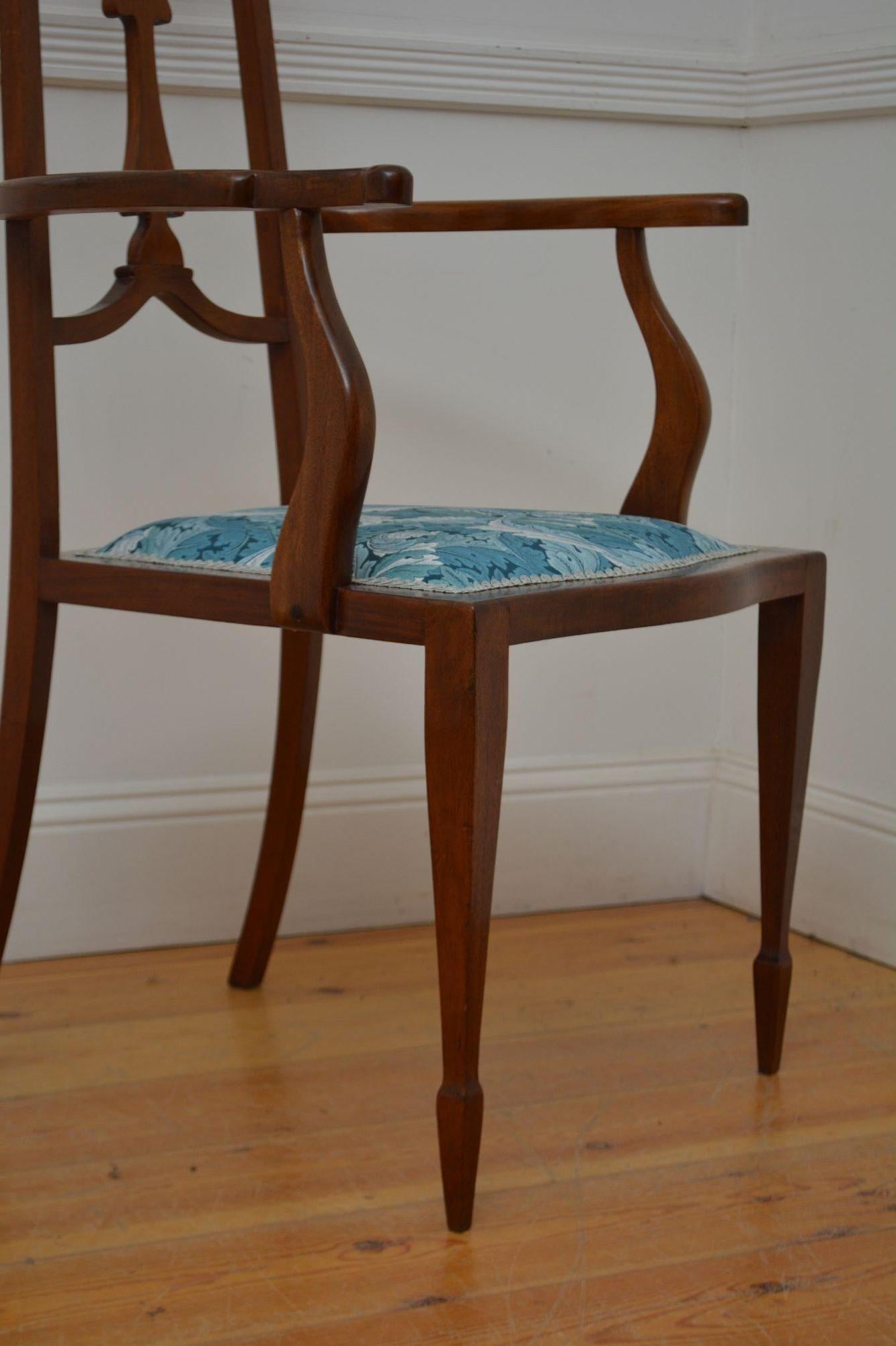 Fauteuil / Chaise d'appoint Art Nouveau en acajou en vente 7