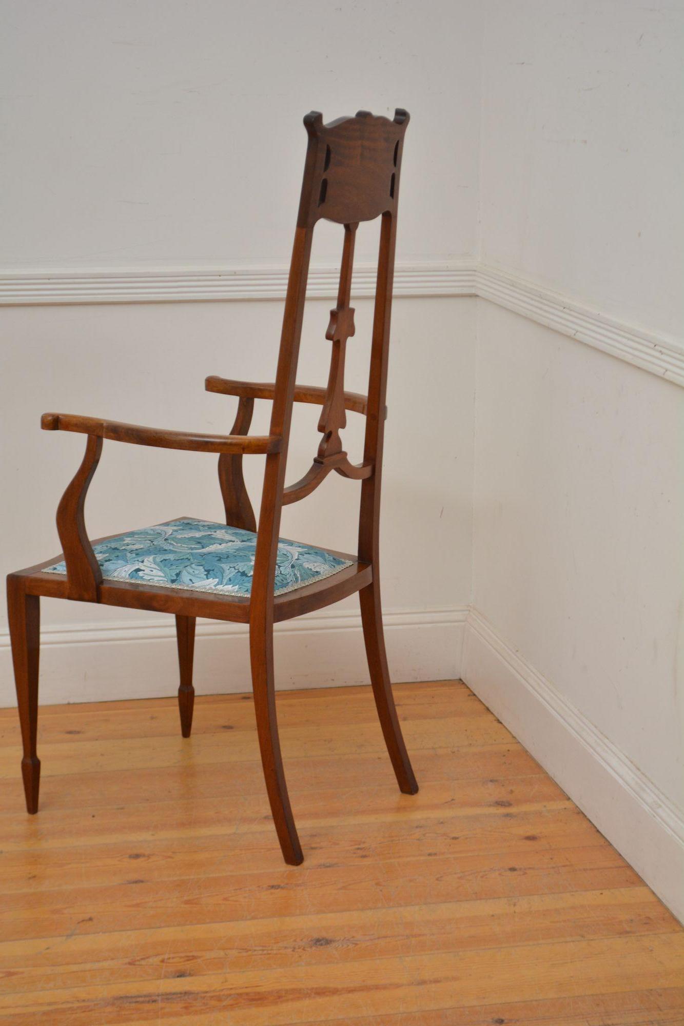 Fauteuil / Chaise d'appoint Art Nouveau en acajou en vente 1