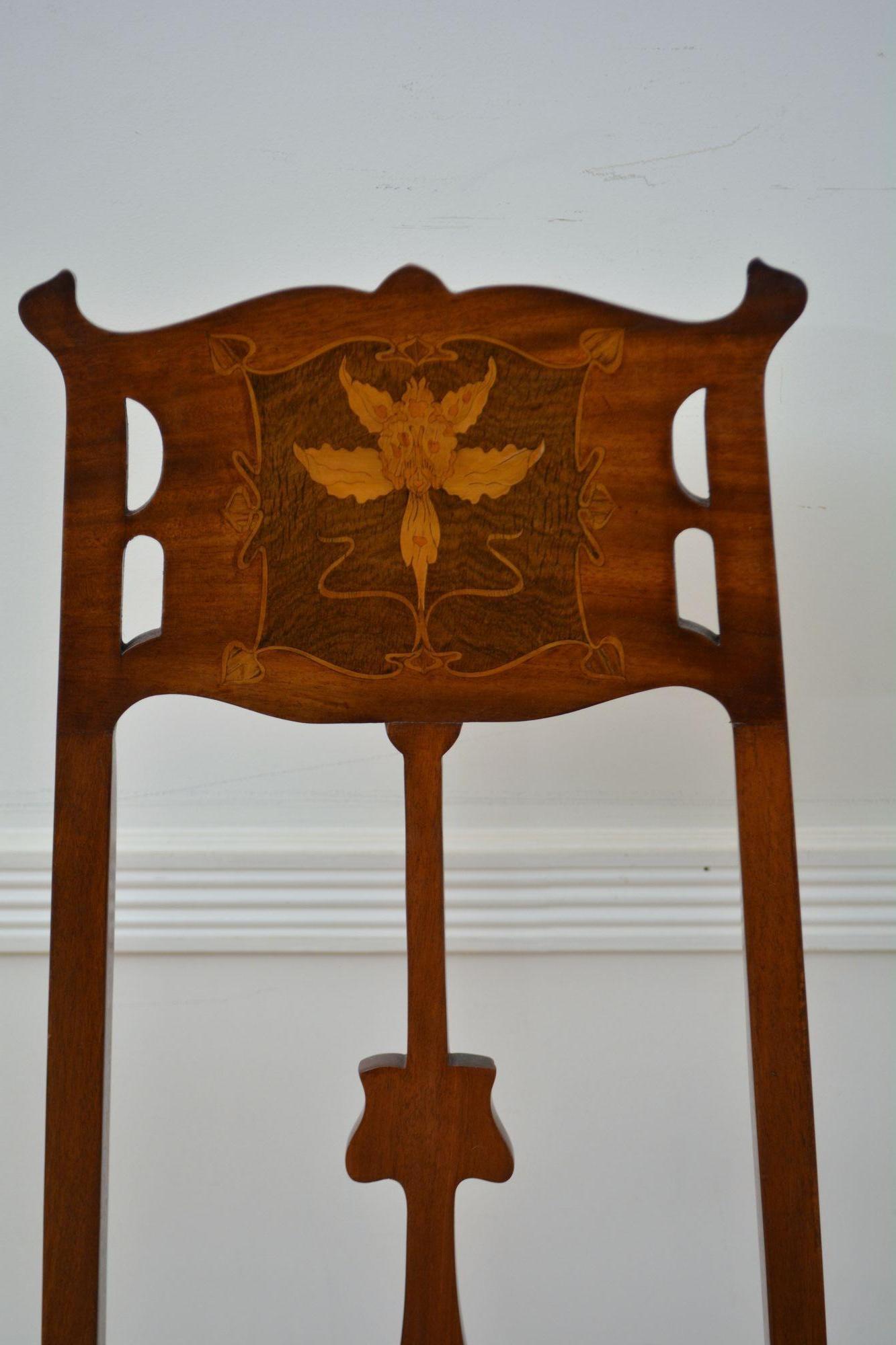 Fauteuil / Chaise d'appoint Art Nouveau en acajou en vente 3