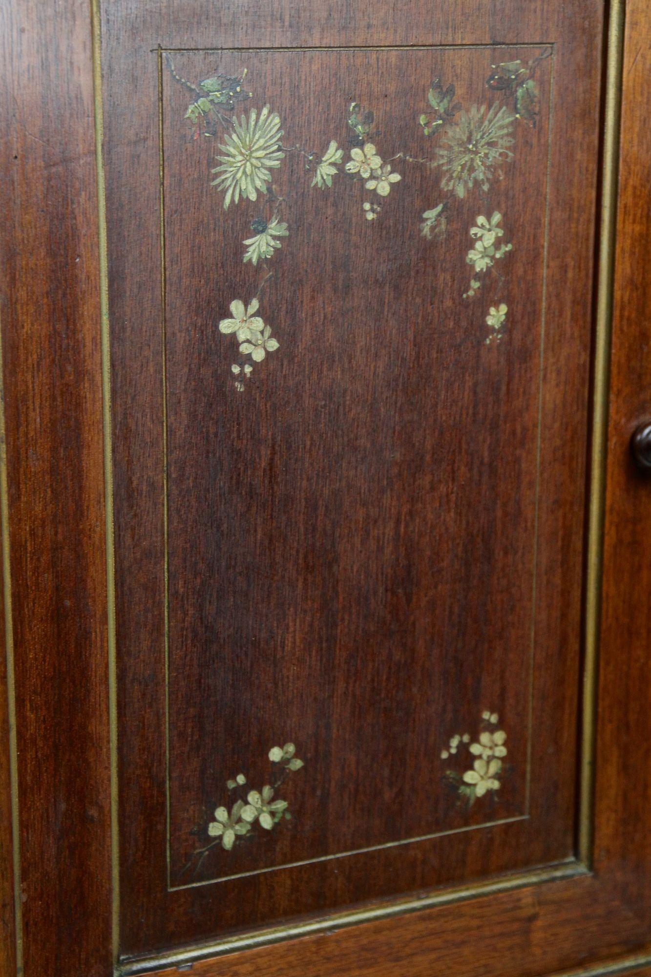 Vitrine/étagère en acajou Art Nouveau avec fleurs peintes, FR vers 1900 9