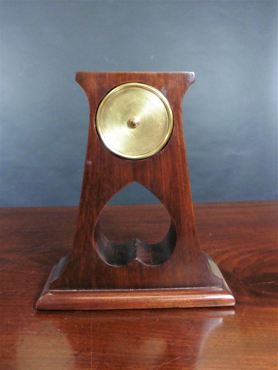 Français Horloge de cheminée Art Nouveau en acajou en vente