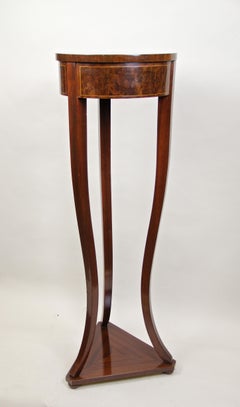 Socle en acajou Art nouveau avec érable piqué incrusté:: Autriche:: vers 1915
