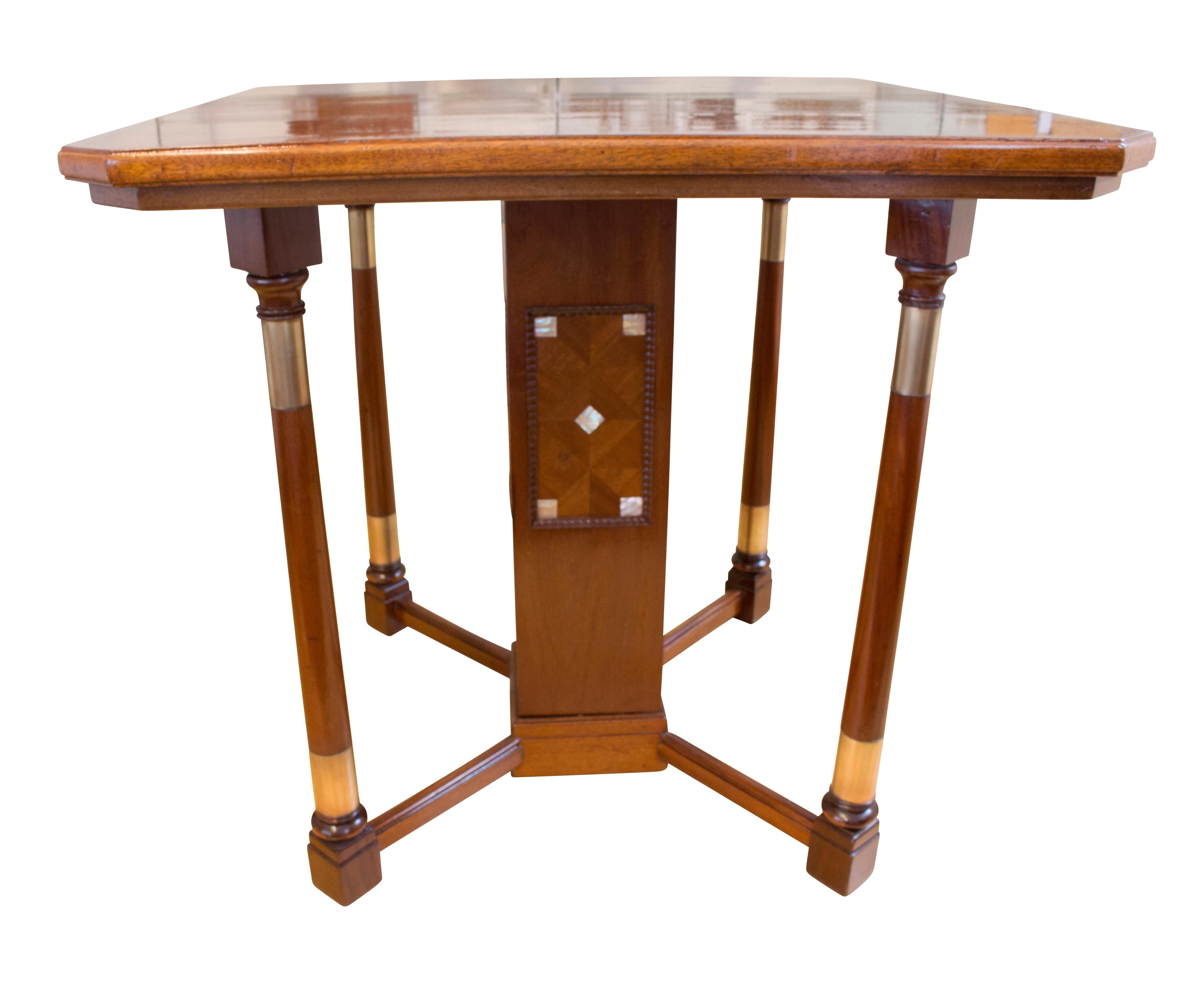 Art Nouveau Mahogany Salon Table (Art nouveau)