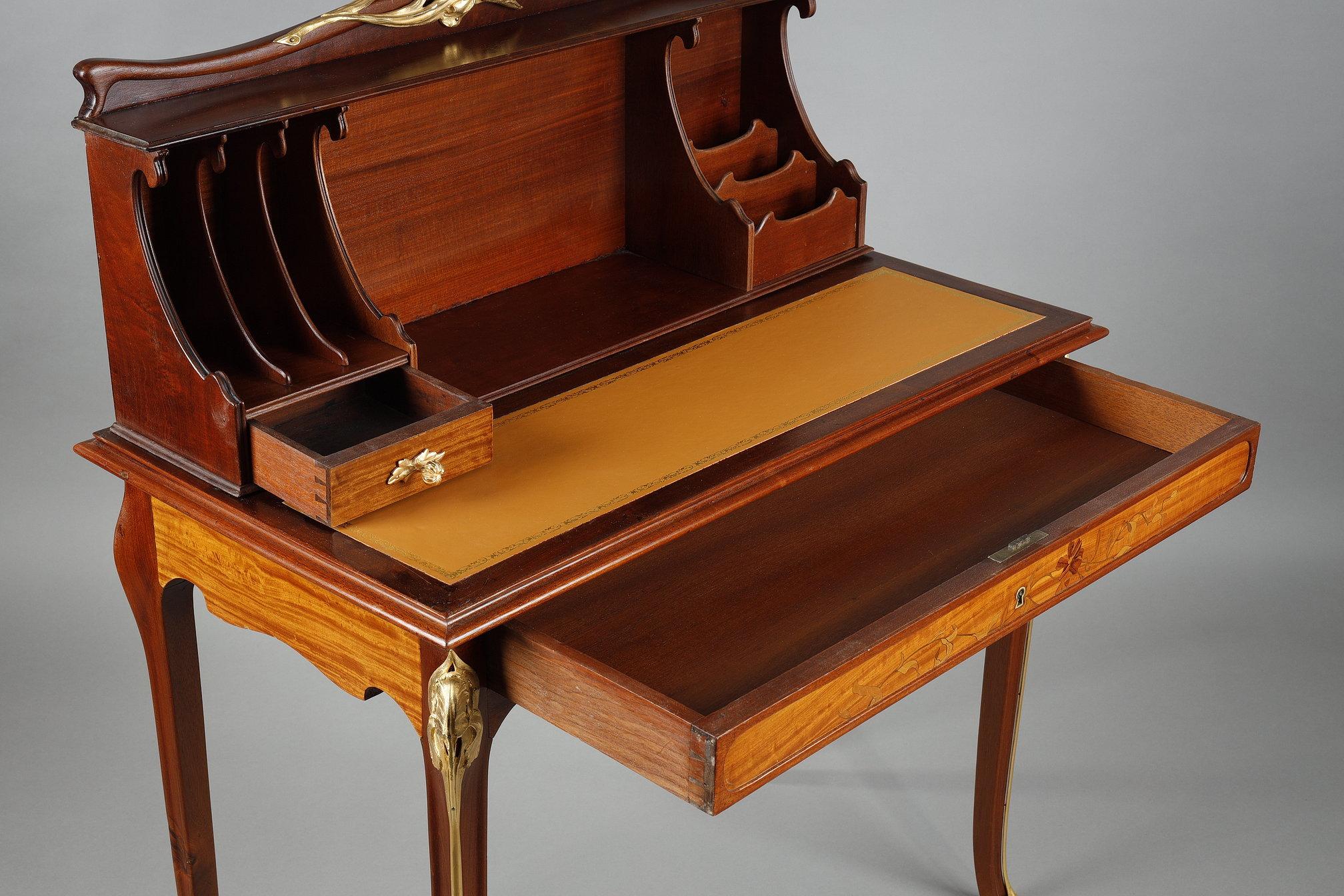 Late 19th Century Art Nouveau Mahogany stepped desk For Sale
