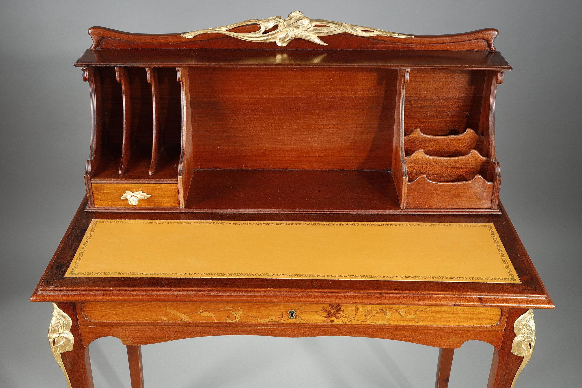 Art Nouveau Mahogany stepped desk For Sale 1