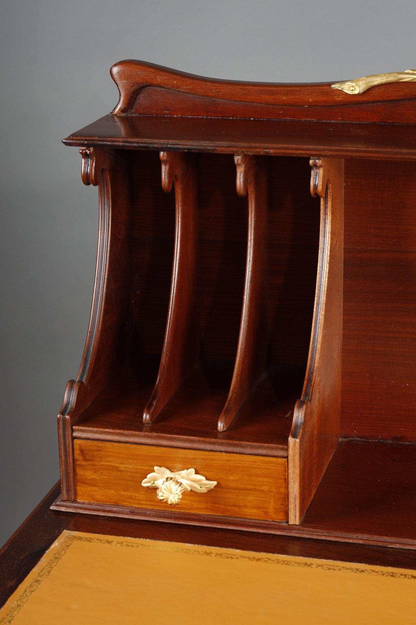 Art Nouveau Mahogany stepped desk For Sale 2