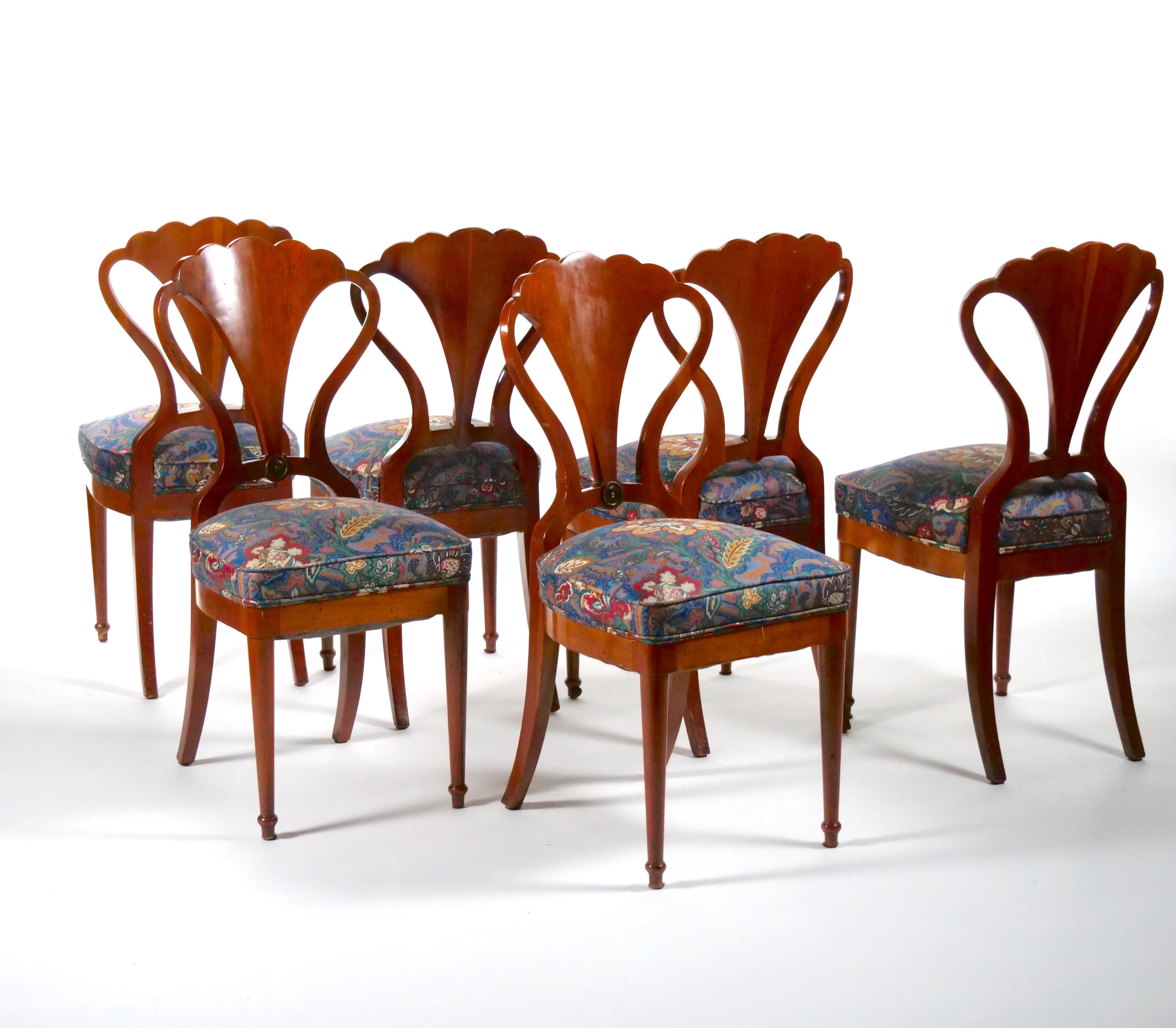 Art Nouveau Mahogany Wood Frame Shield Back Dining Chairs Set / Six In Good Condition In Tarry Town, NY