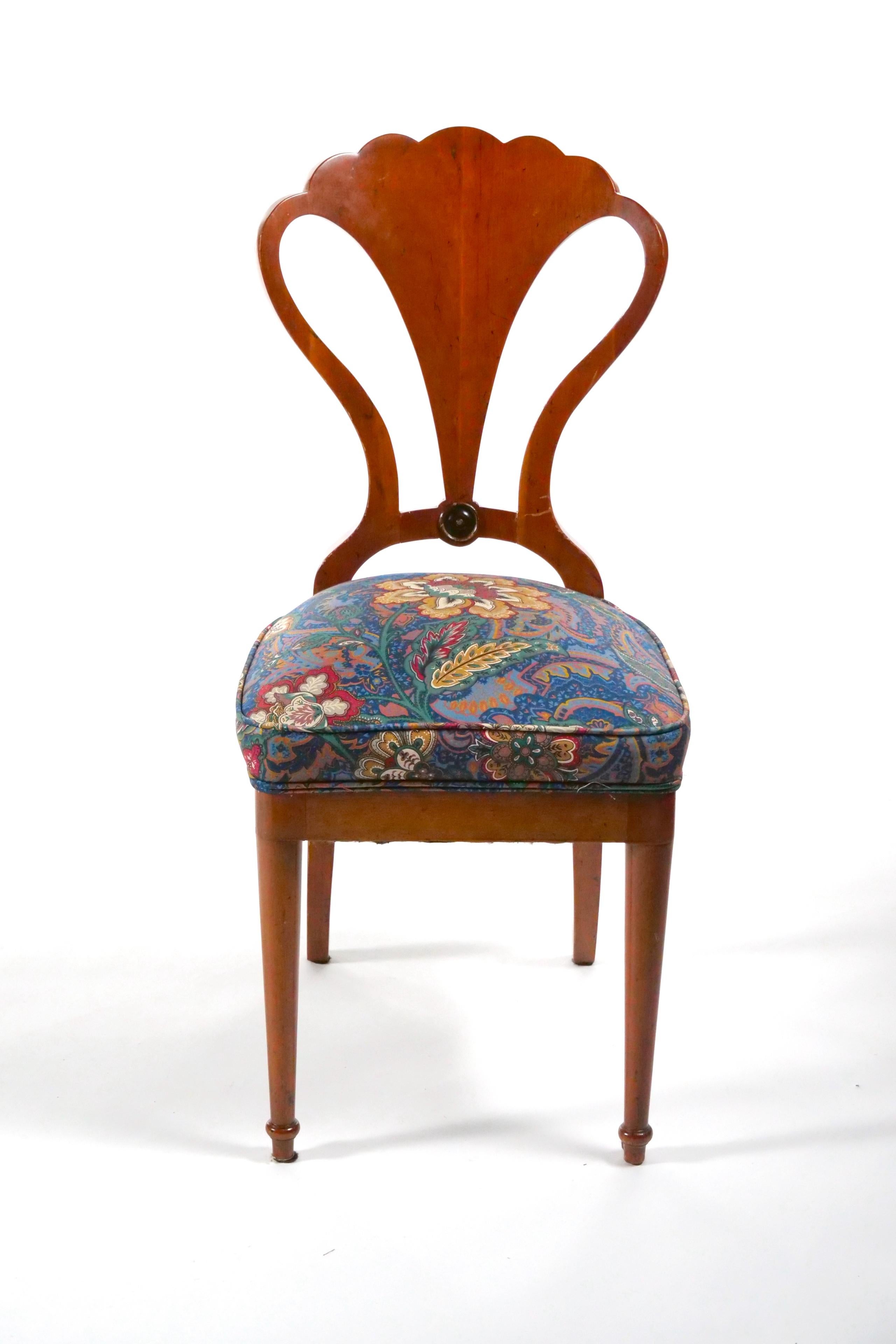 Art Nouveau Mahogany Wood Frame Shield Back Dining Chairs Set / Six 1