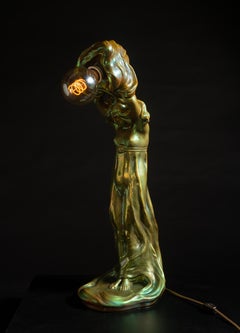Lampe jeune fille Art Nouveau de Lajos Mack pour Zsolnay
